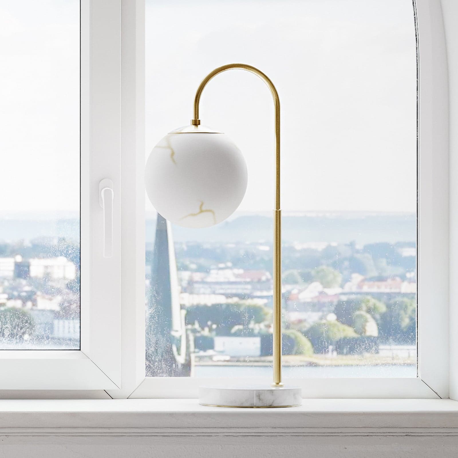 Bellagio bordlampe, messingfarget/hvit, glass, E27 – By Rydéns - Stue - Metall - Med en lyskilde