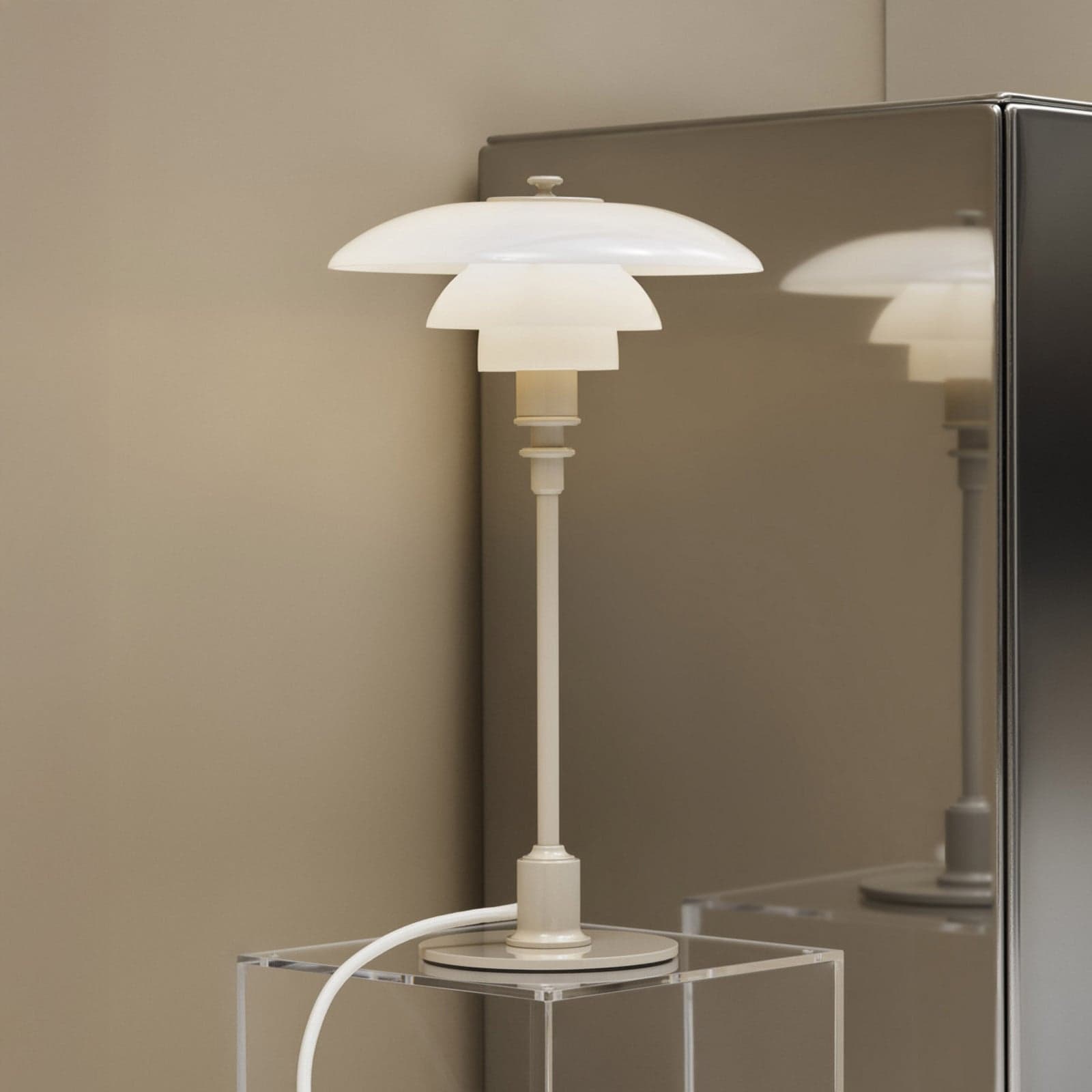 PH 2/1 bordlampe, beige, blank, Ø 20 cm – Louis Poulsen - Stue - Design - Glass - Med skjerm