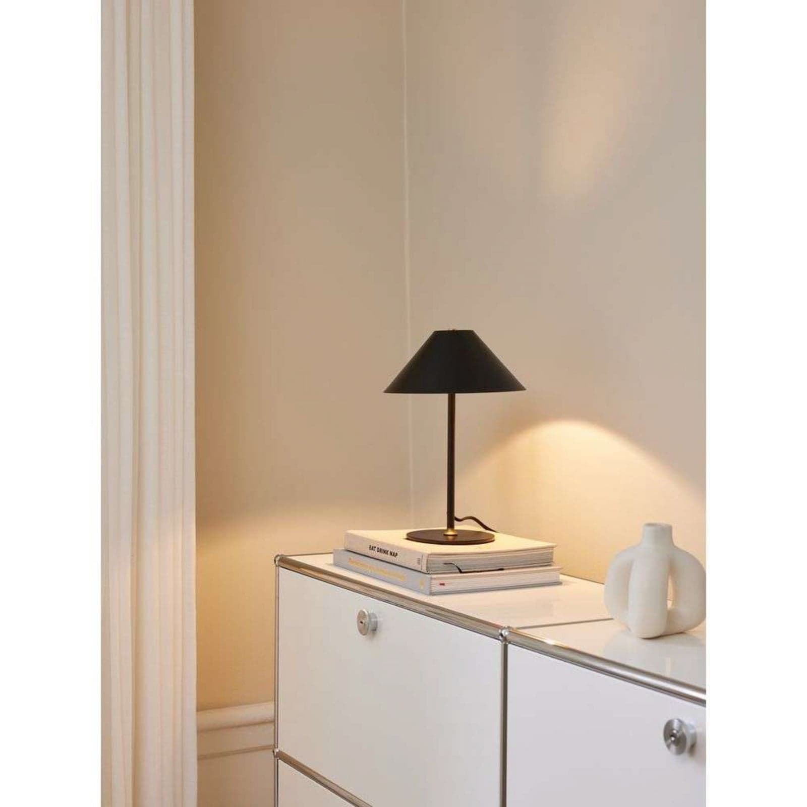 Hygge Bordlampe Ø24 Graphite Black - Halo Design - Stue - Metall