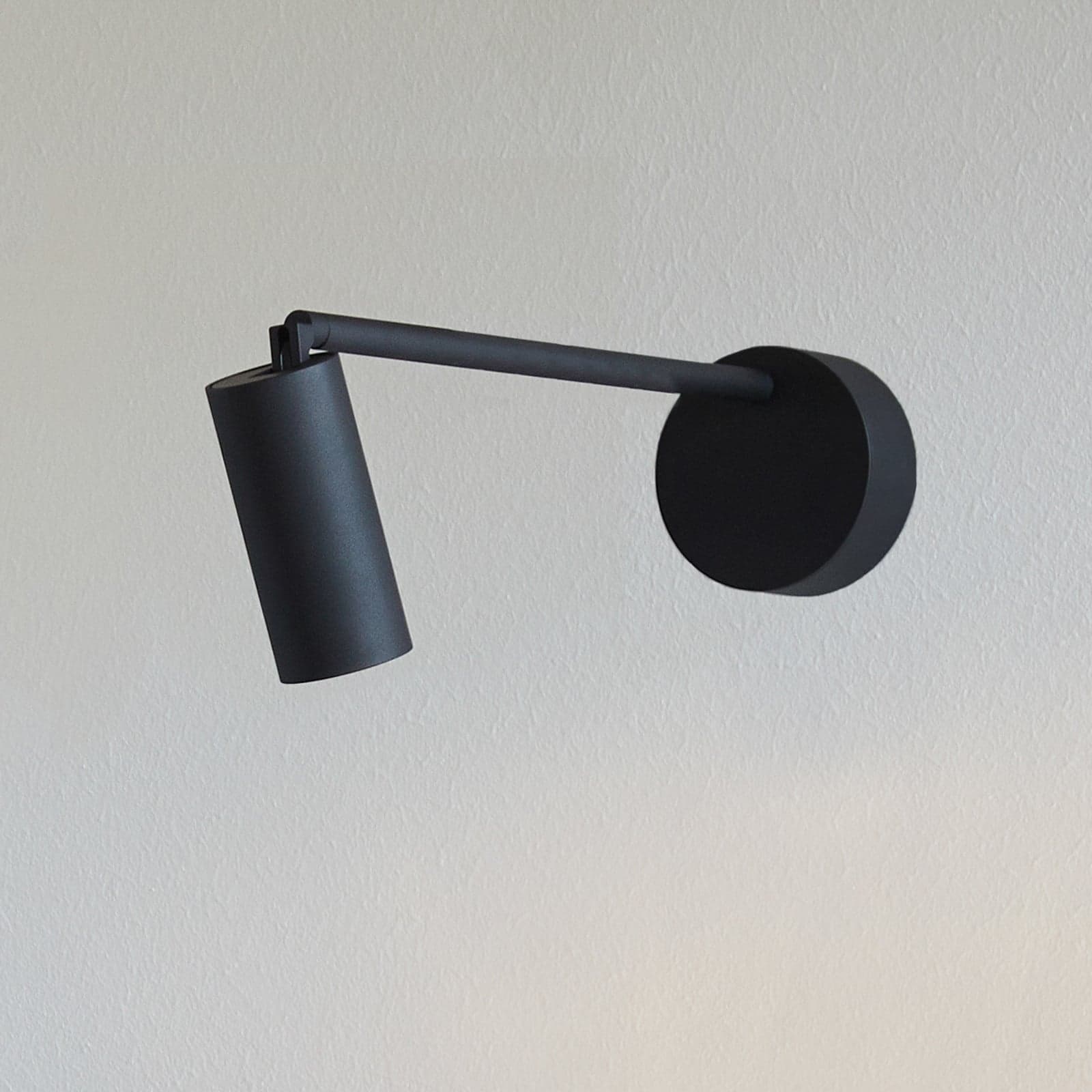 Iris vegg-/taklampe Black - LOOM DESIGN - Stue - Moderne - Aluminium - Med en lyskilde