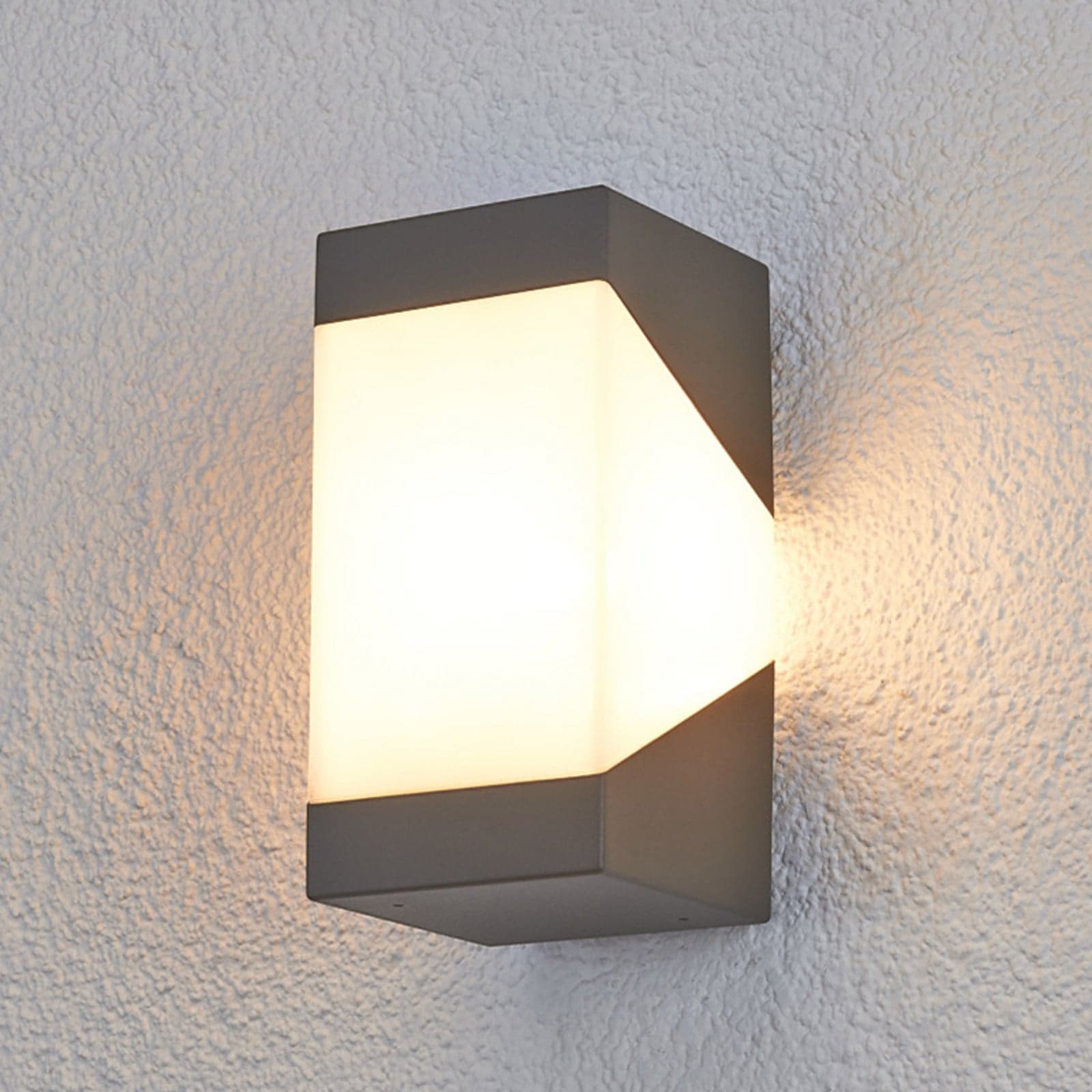 Kiran Utendørs Vegglampe Graphite - Lucande - Terrasse - Moderne - Aluminium - Kantet