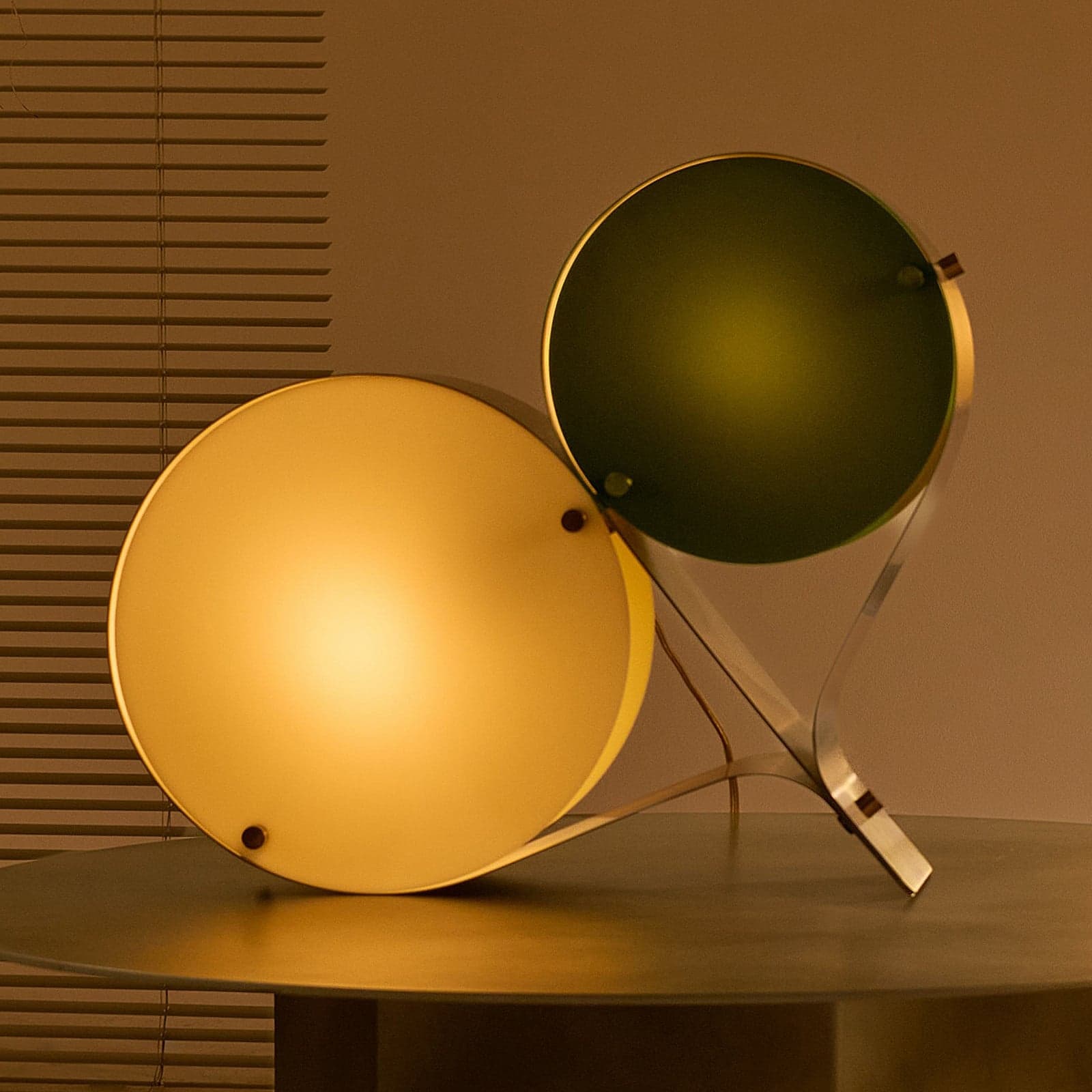 Coppia Bordlampe Bronse Stål/Ivory/Olive - GUBI - Stue - Moderne - Plast - Med flere lyskilder