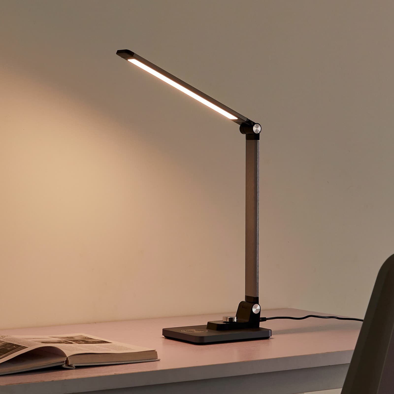Valtaris LED Bordlampe CCT Metallic/Black - Lindby - Arbeidsrom / kontor - Moderne - Plast - Med en lyskilde