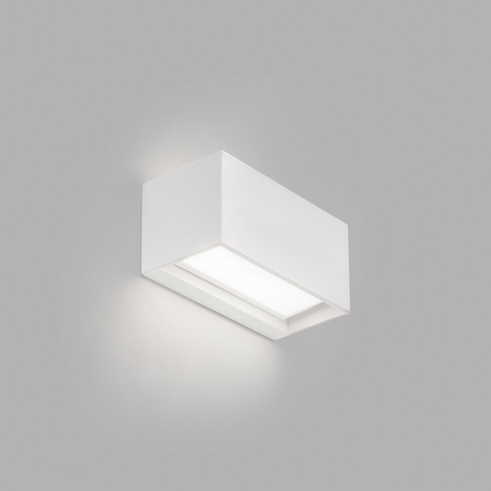 Linea W1 LED-vegglampe, hvit, 15 cm, CCT, IP54 - Light-Point - Stue - Design - Aluminium - Med flere lyskilder