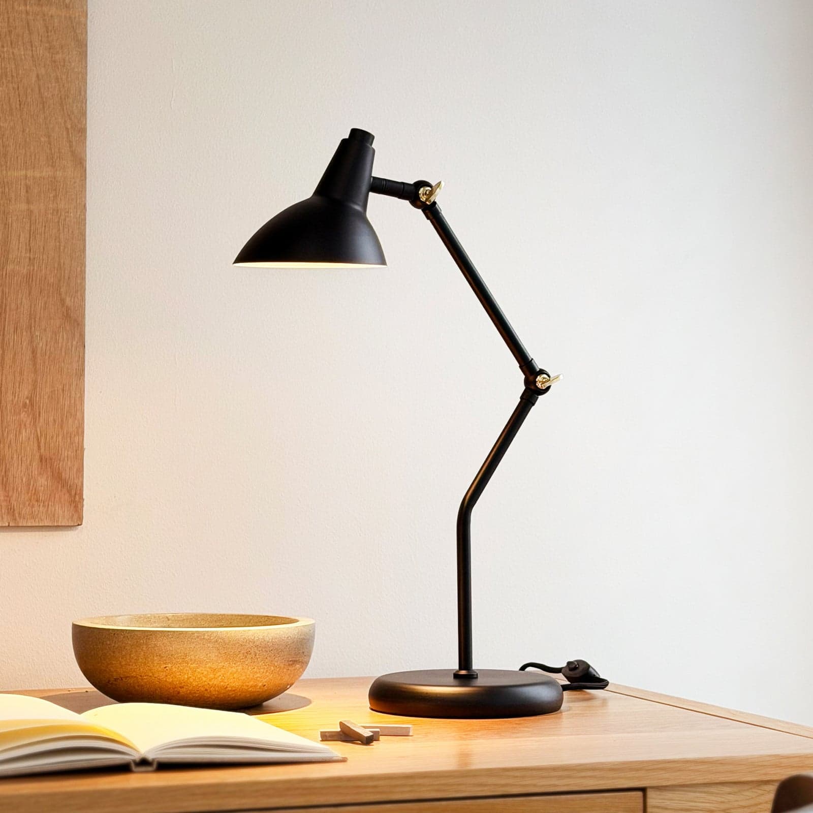 Vela bordlampe, svart, høyde 45 cm - Dyberg Larsen - Stue - Skandinavisk - Metall - Rund
