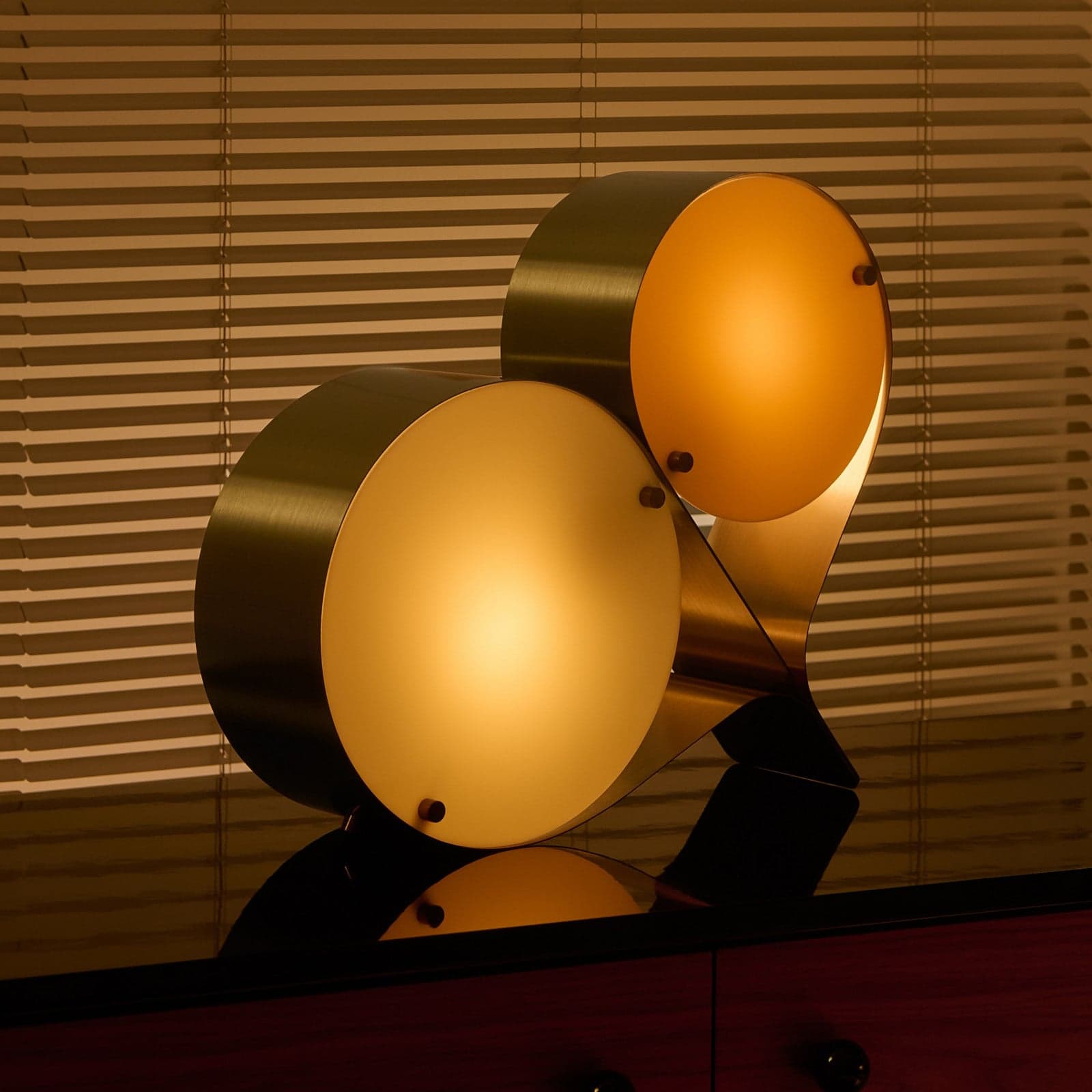 Coppia Bordlampe Bronse Stål/Ivory/Blush - GUBI - Stue - Moderne - Plast - Med flere lyskilder