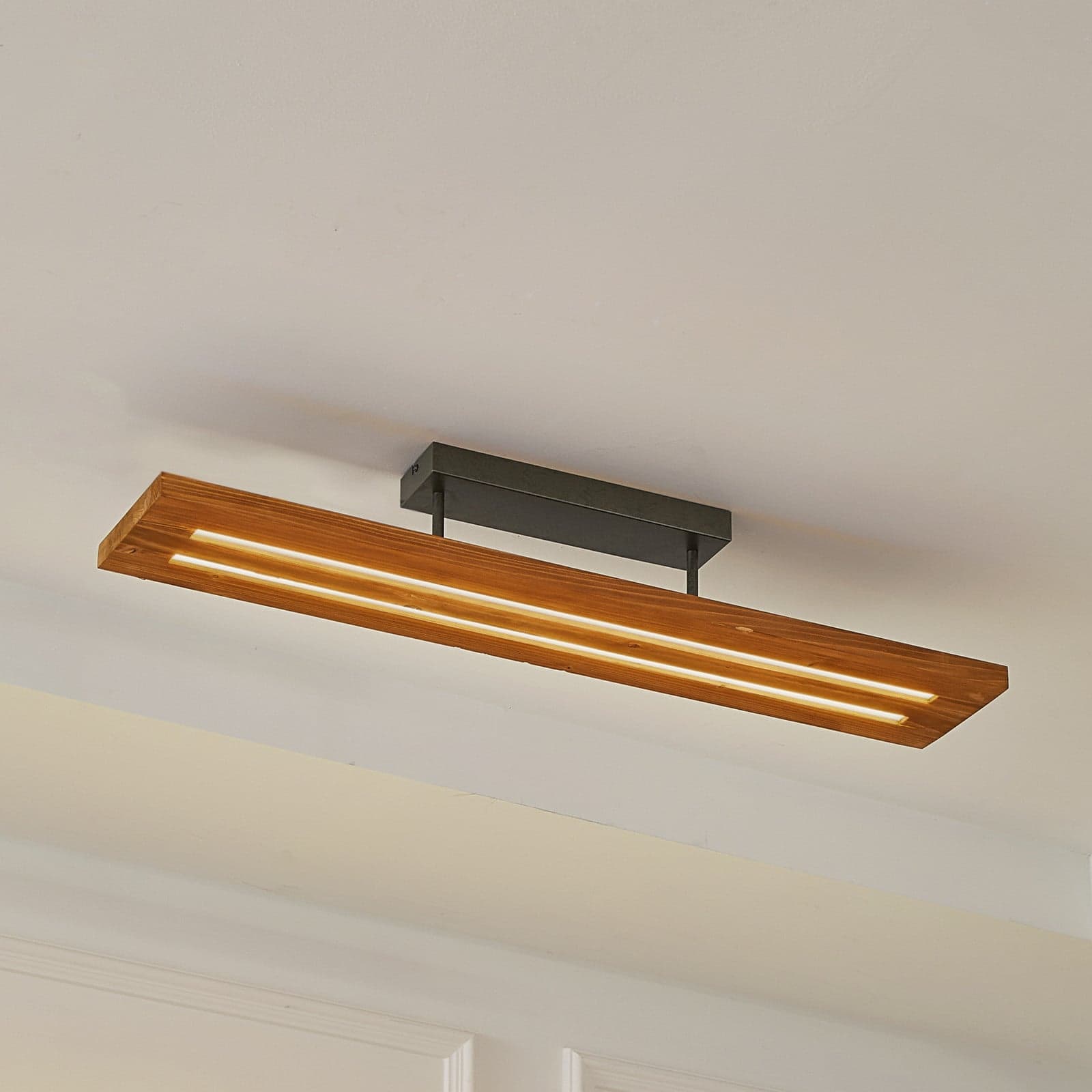 Nesaja LED Taklampe Dim. Tre/Svart - Lindby - Spisestue - Rustikk - Med en lyskilde