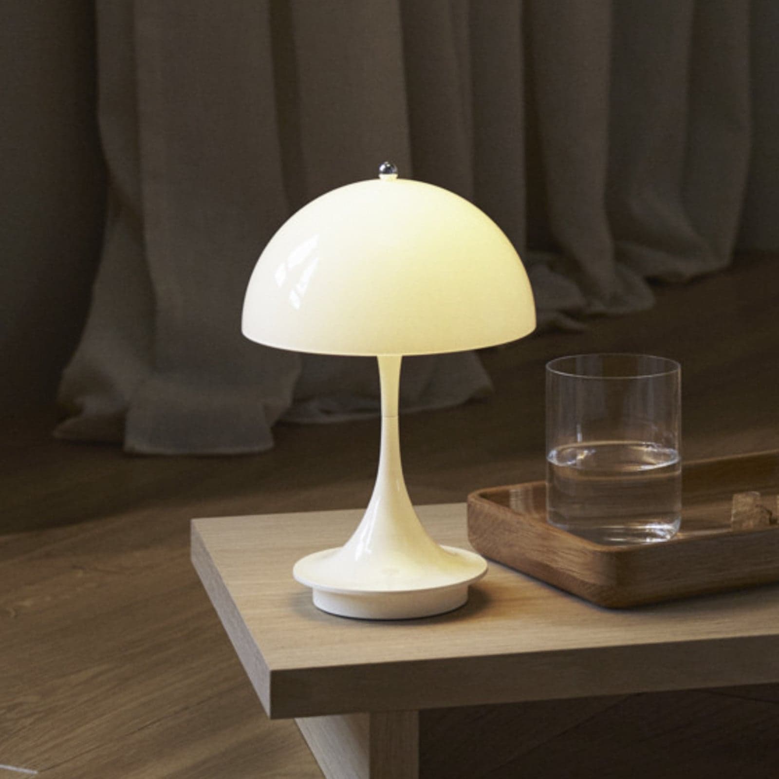 Panthella 160 PORTABLE V3 batterilampe Opal Beige - Louis Poulsen - Balkong - Design - Plast - Med en lyskilde