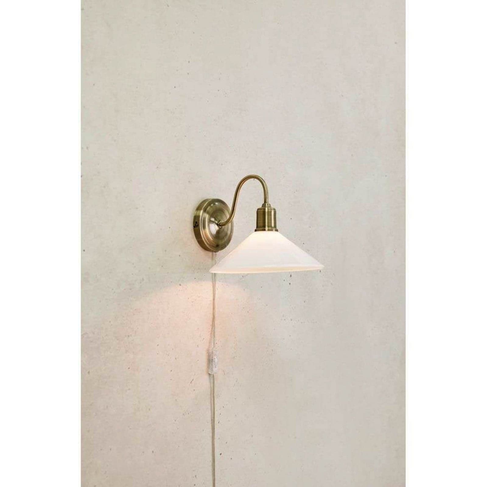 Vela Vegglampe Antique Brass/Shiny White - Markslöjd - Stue - Metall
