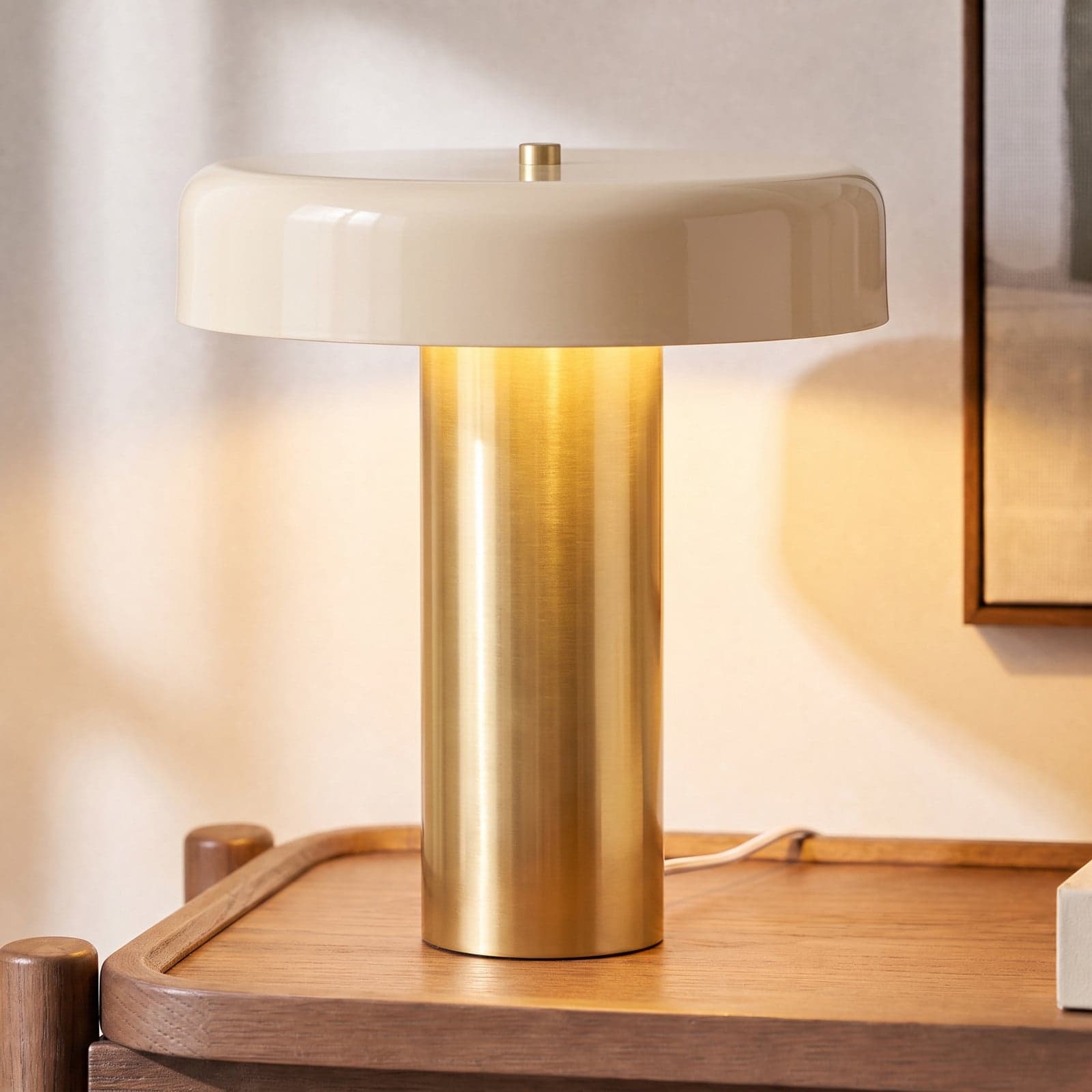 Dionne bordlampe, 33 cm, messing/beige, E14, metall – Nola - Stue - Moderne - Sopp