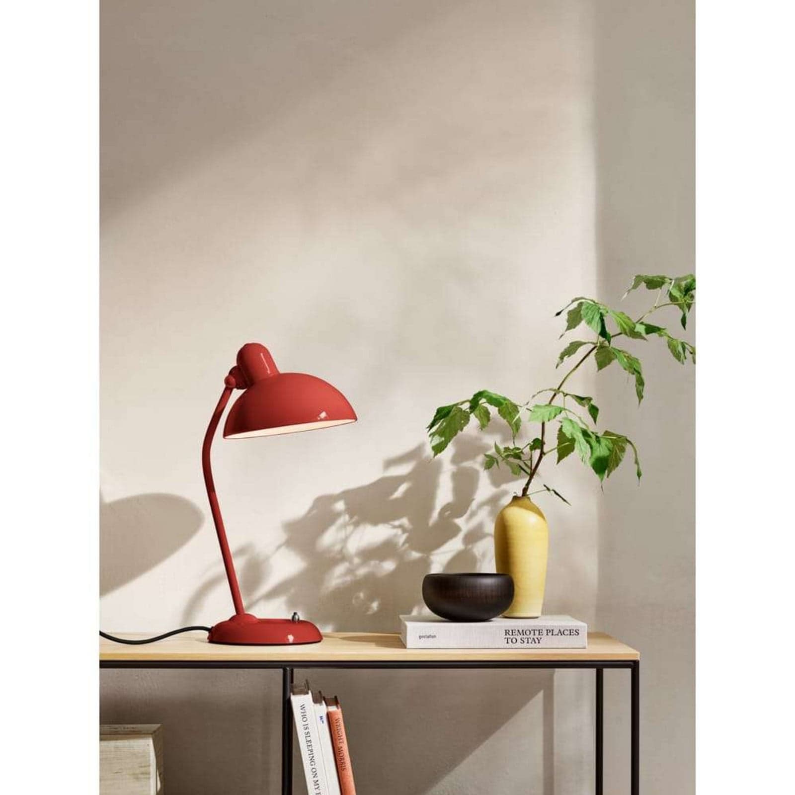 KAISER idell™ 6556-T bordlampe, rød, 47 cm - FRITZ HANSEN - Stue - Vintage - Metall