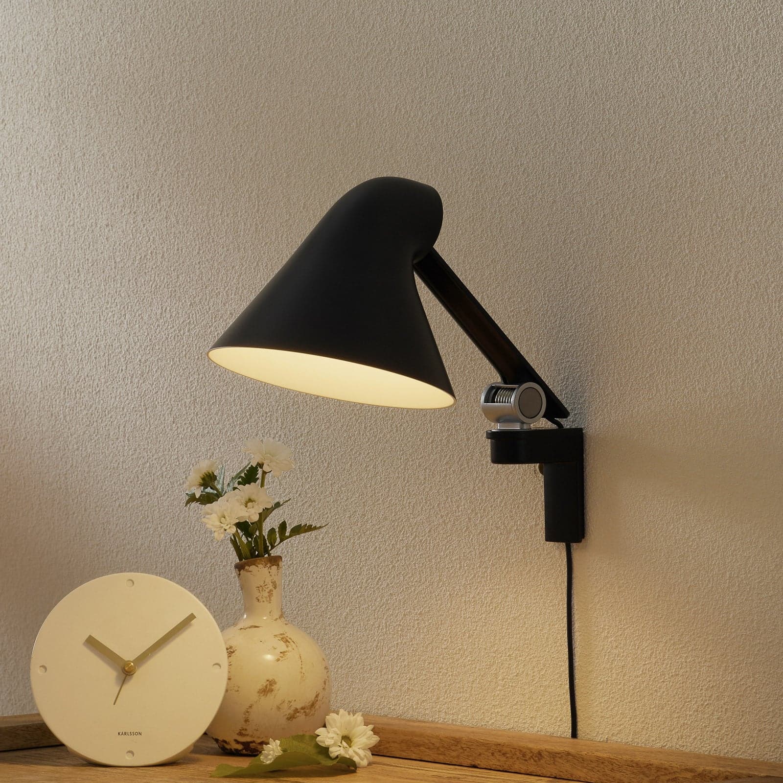 NJP Vegglampe Kort Arm Svart - Louis Poulsen - Stue - Design - Metall