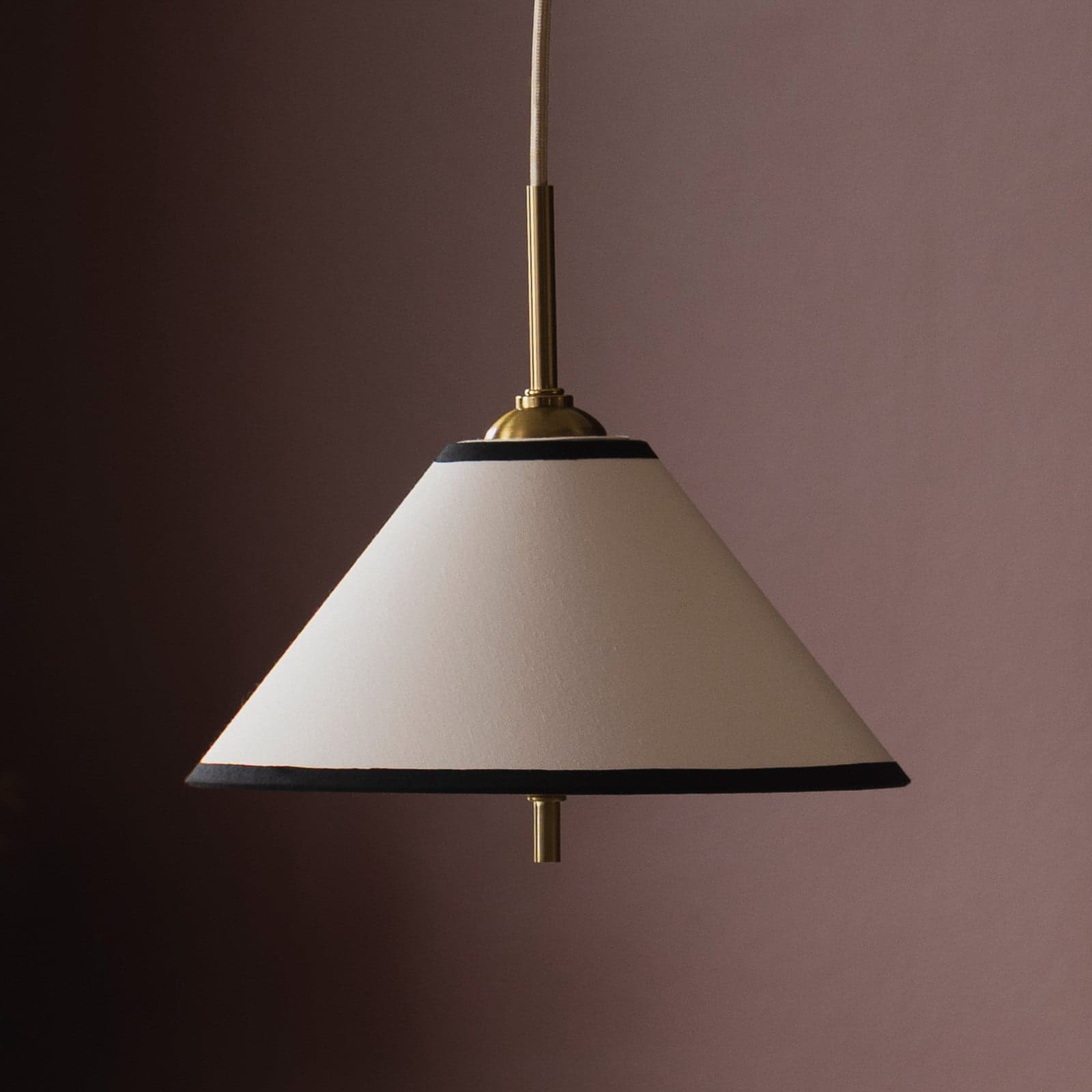 IRIS 25 hengelampe, kremfarget, Ø 25 cm – Globen Lighting - Stue - Skandinavisk - Stoff / Tekstil - Med skjerm