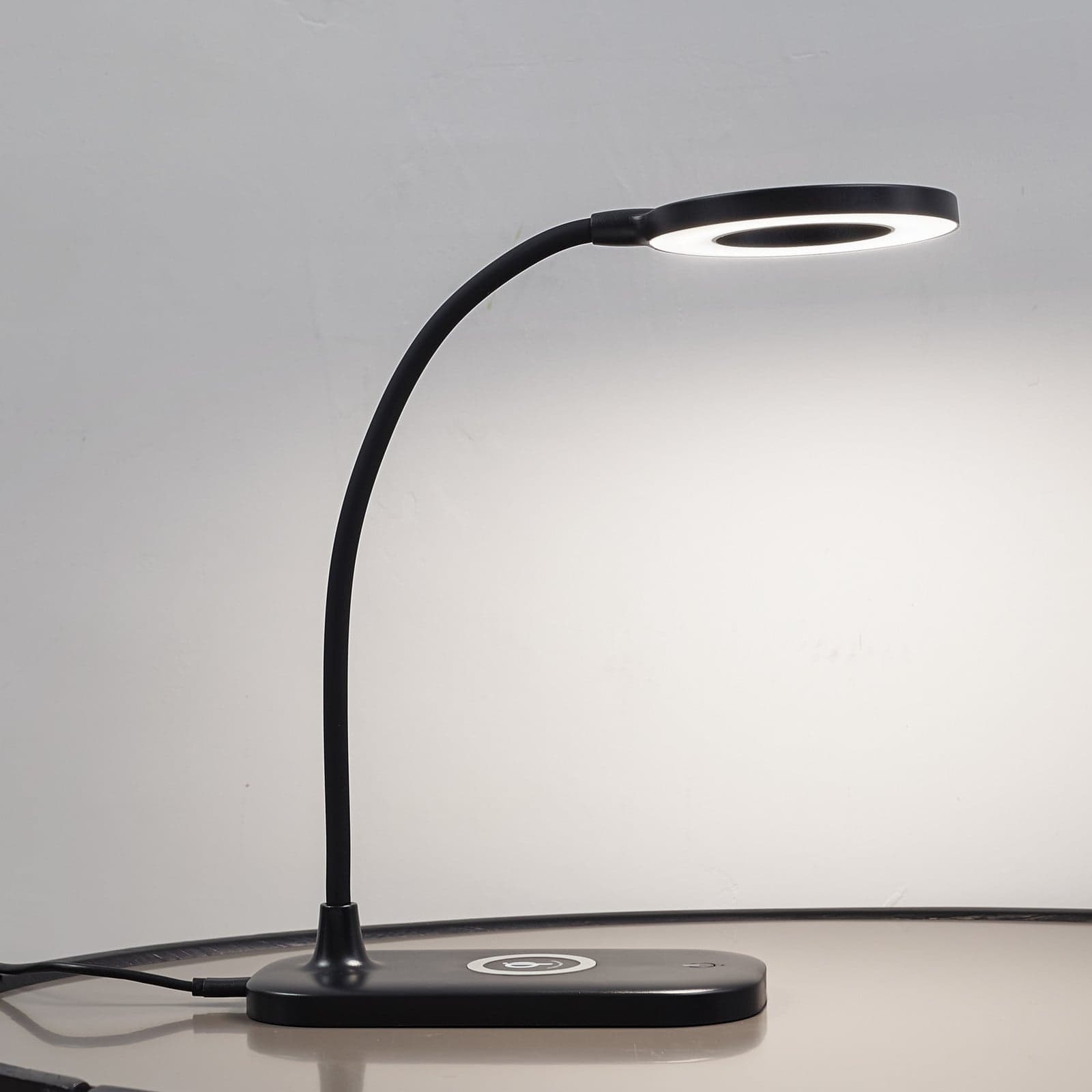 Siona LED Bordlampe CCT Dim. w/Charger Svart - Lindby - Stue - Moderne - Plast - Med en lyskilde