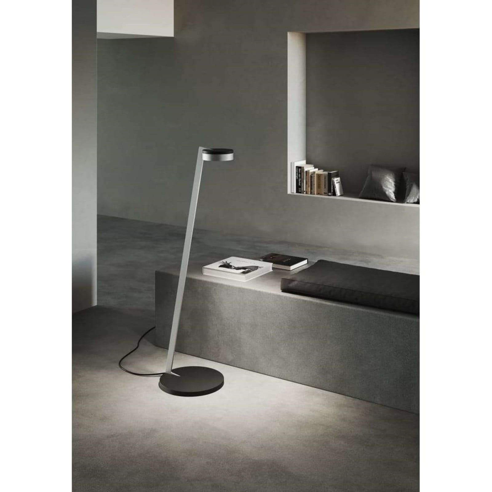 Blade F1 Slim gulvlampe sølv/svart, klar - Light-Point - Stue - Aluminium