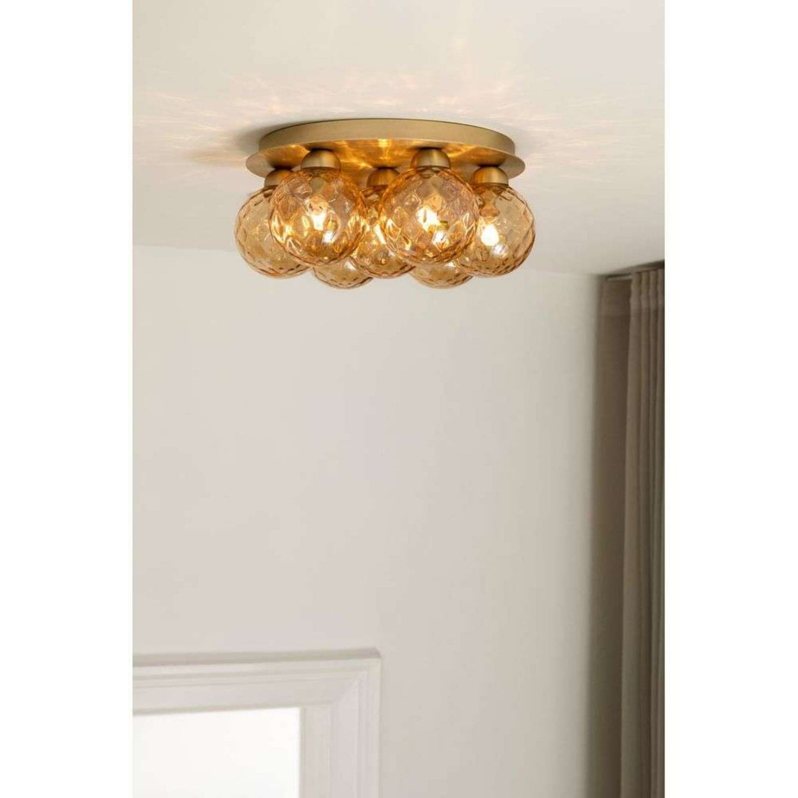 Apiales 7 taklampe, messing/gull, Ø 38 cm, 7 lyskilder - Nuura Nuura Aps - Stue - Skandinavisk - Glass - Med flere lyskilder