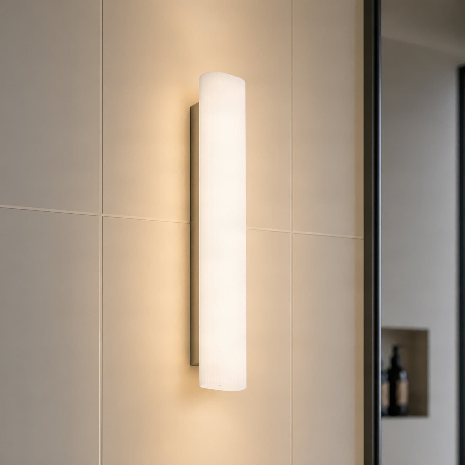 Victoire LED-vegglampe til bad, 50 cm, hvit/krom, CCT, glass – Lucande - Moderne - Med en lyskilde