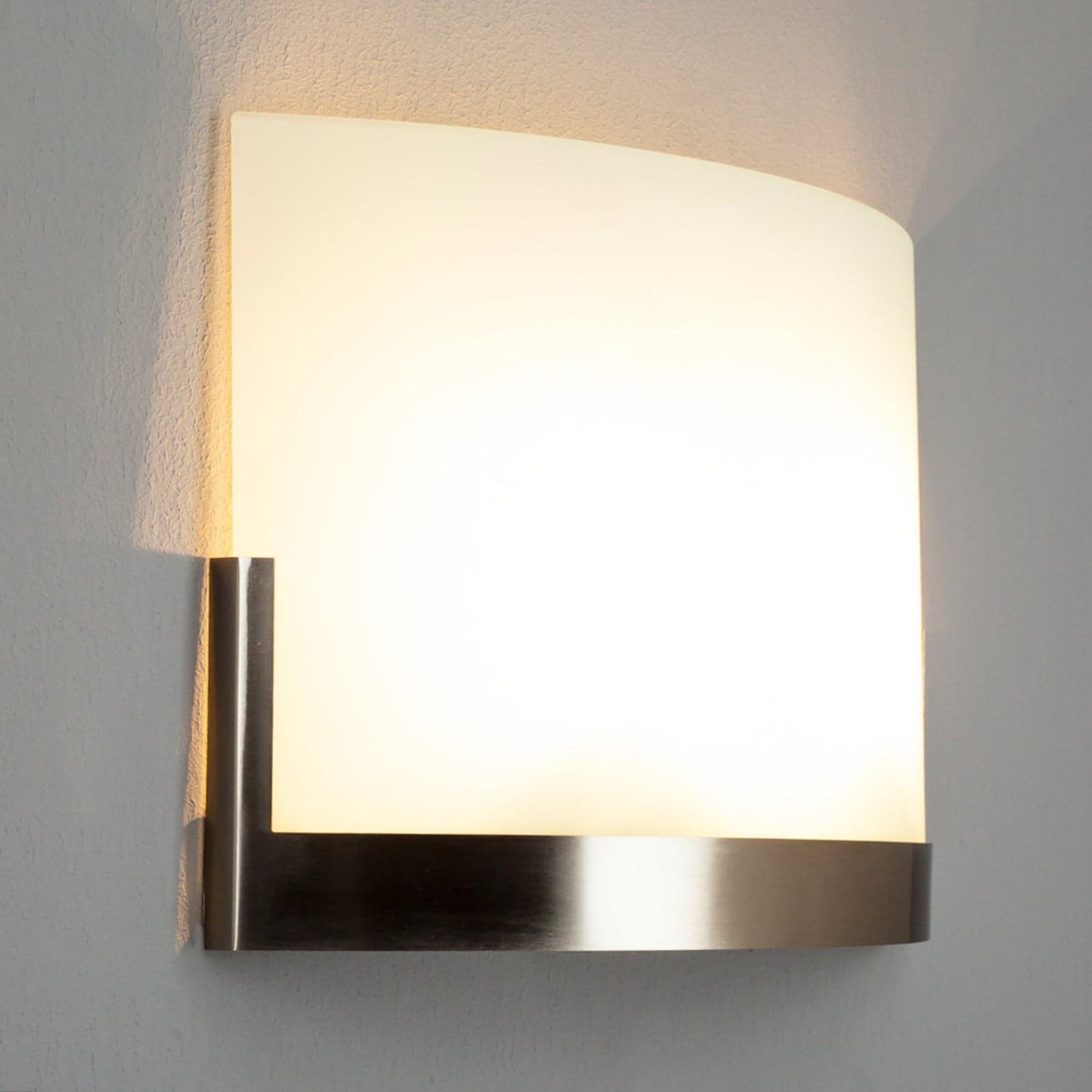 Karla Vegglampe White/Nickel - Lindby - Entré - Moderne - Glass - Kantet