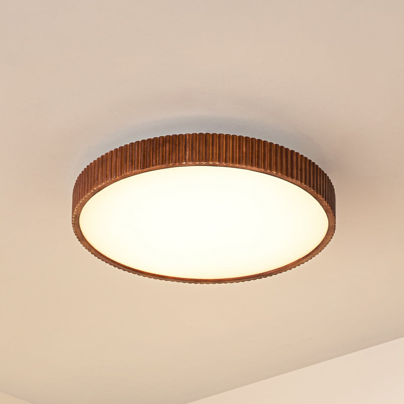 Velua LED-taklampe, hvit/mørkt tre, Ø 50 cm - Lindby - Stue - Moderne - Rund