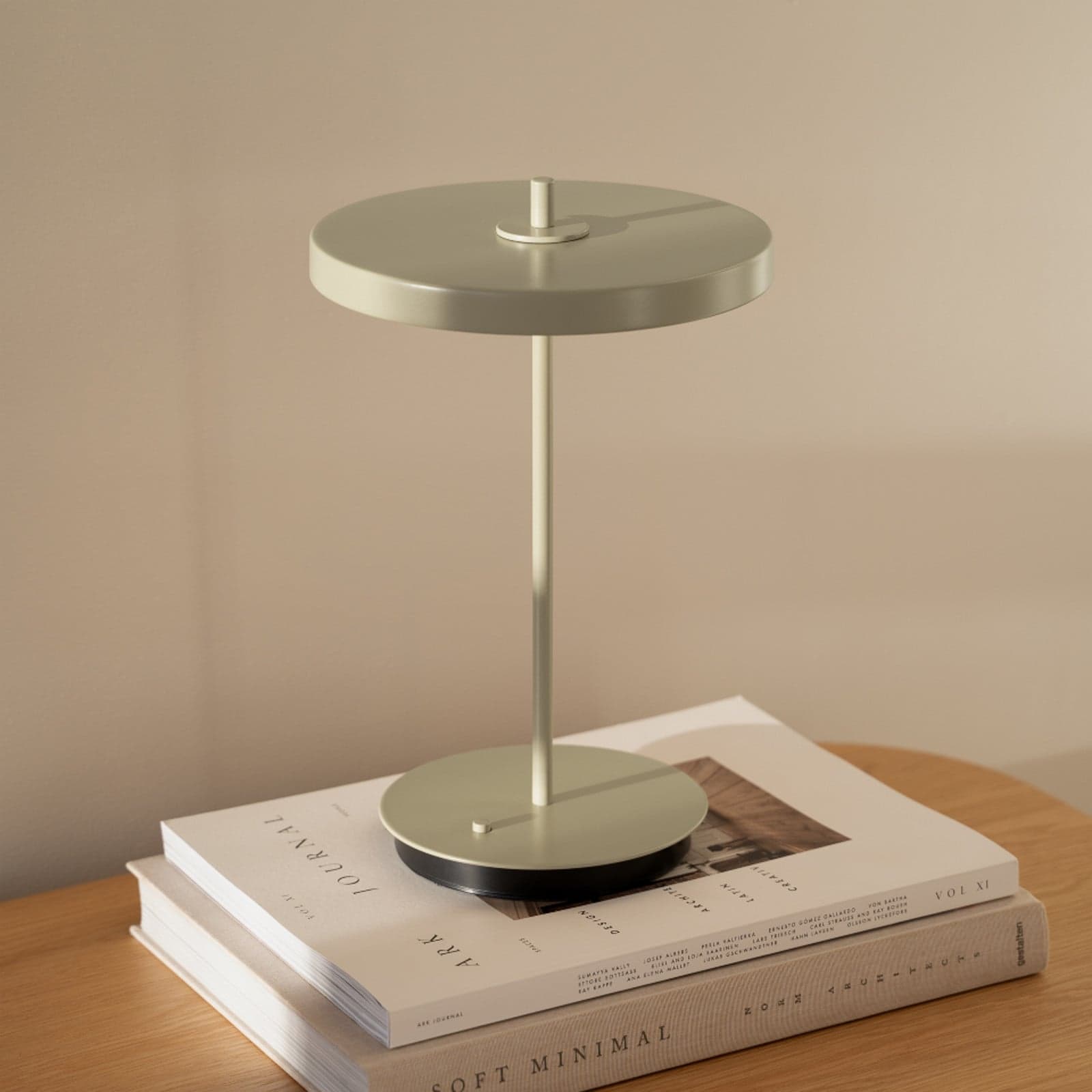 Asteria Move Portable Bordlampe Butter Yellow/Monochrome - UMAGE - Stue - Design - Metall - Med skjerm