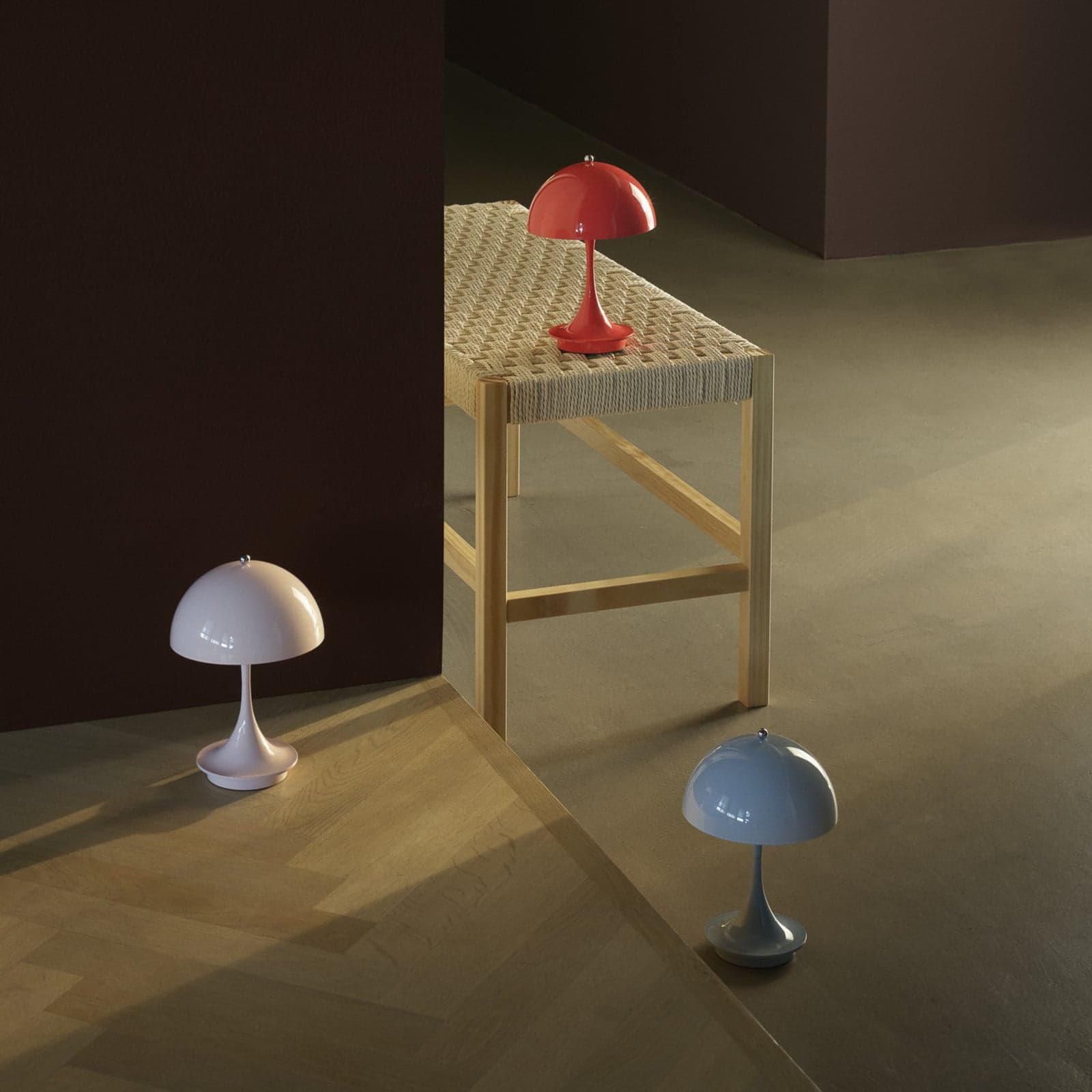 Panthella 160 PORTABLE V3 batterilampe Opal Pale Rose - Louis Poulsen - Balkong - Design - Plast - Med en lyskilde