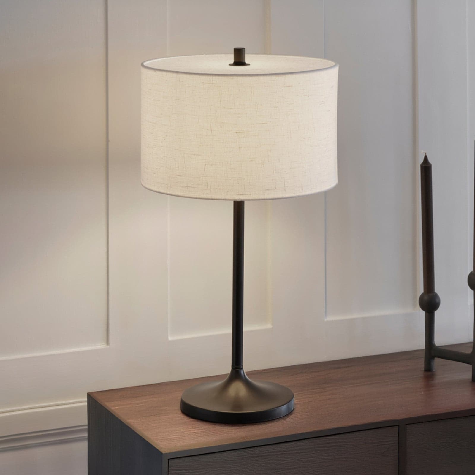 Soft bordlampe, hvit/bronse, høyde 64 cm, lin – Belid - Soverom - Skandinavisk - Stoff / Tekstil - Med skjerm