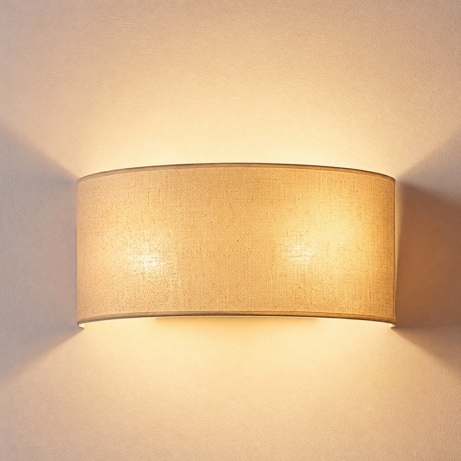 Nature vegglampe, kremfarget, bredde 40 cm, tekstil, opp/ned – Duolla - Stue - Boho - Stoff / Tekstil - Med flere lyskilder