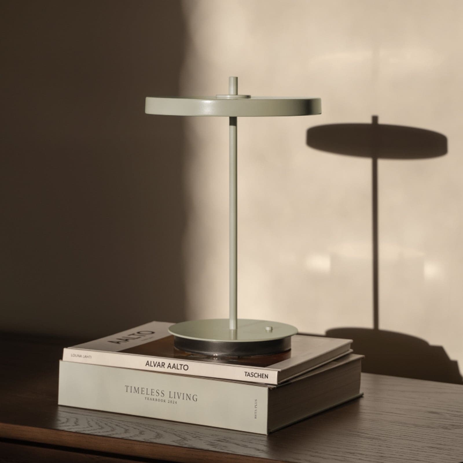 Asteria Move Portable Bordlampe Leaf/Monochrome - UMAGE - Stue - Design - Metall - Med skjerm