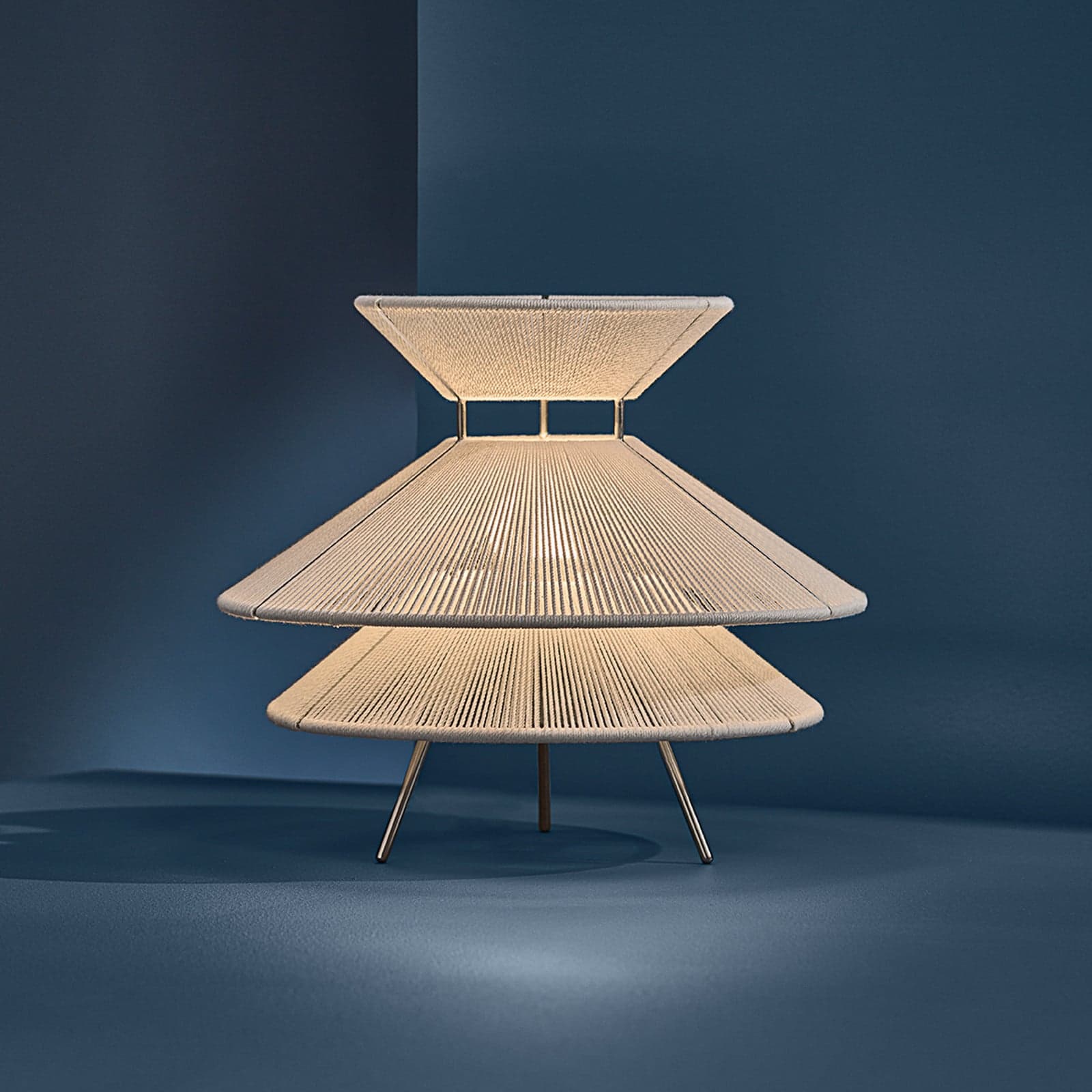 Kiku Bordlampe Ø35,5 Hvit - Frandsen - Stue - Design - Stoff / Tekstil - Med skjerm