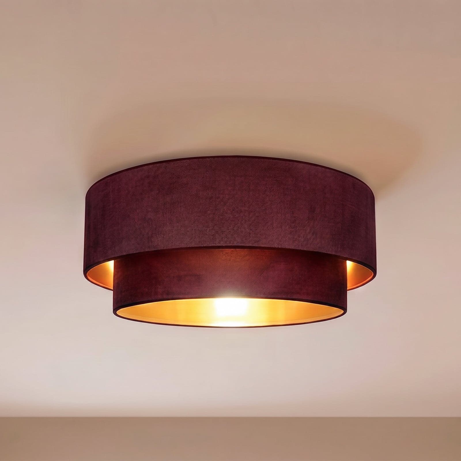 Boho-taklampe, mørkerød/gull, Ø60 cm tekstil, E27 – Duolla - Entré - Ungdommelig - Stoff / Tekstil - Plafond