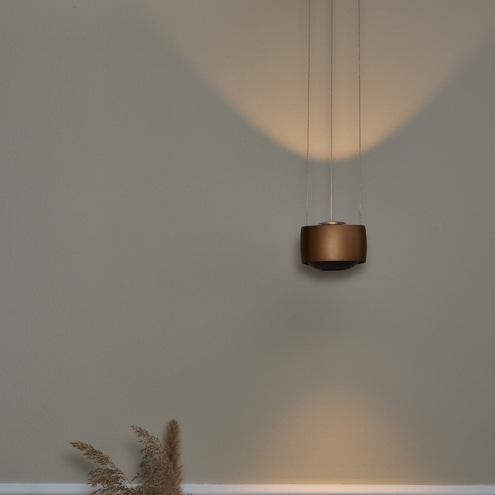 Air LED-hengelampe, karamellbrun, 13 cm, aluminium – LOOM DESIGN - Stue - Moderne - Med skjerm