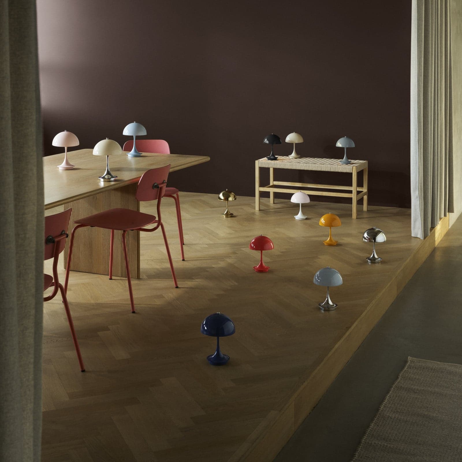 Panthella 160 PORTABLE V3 batterilampe krom opal grå - Louis Poulsen - Balkong - Design - Plast - Med en lyskilde
