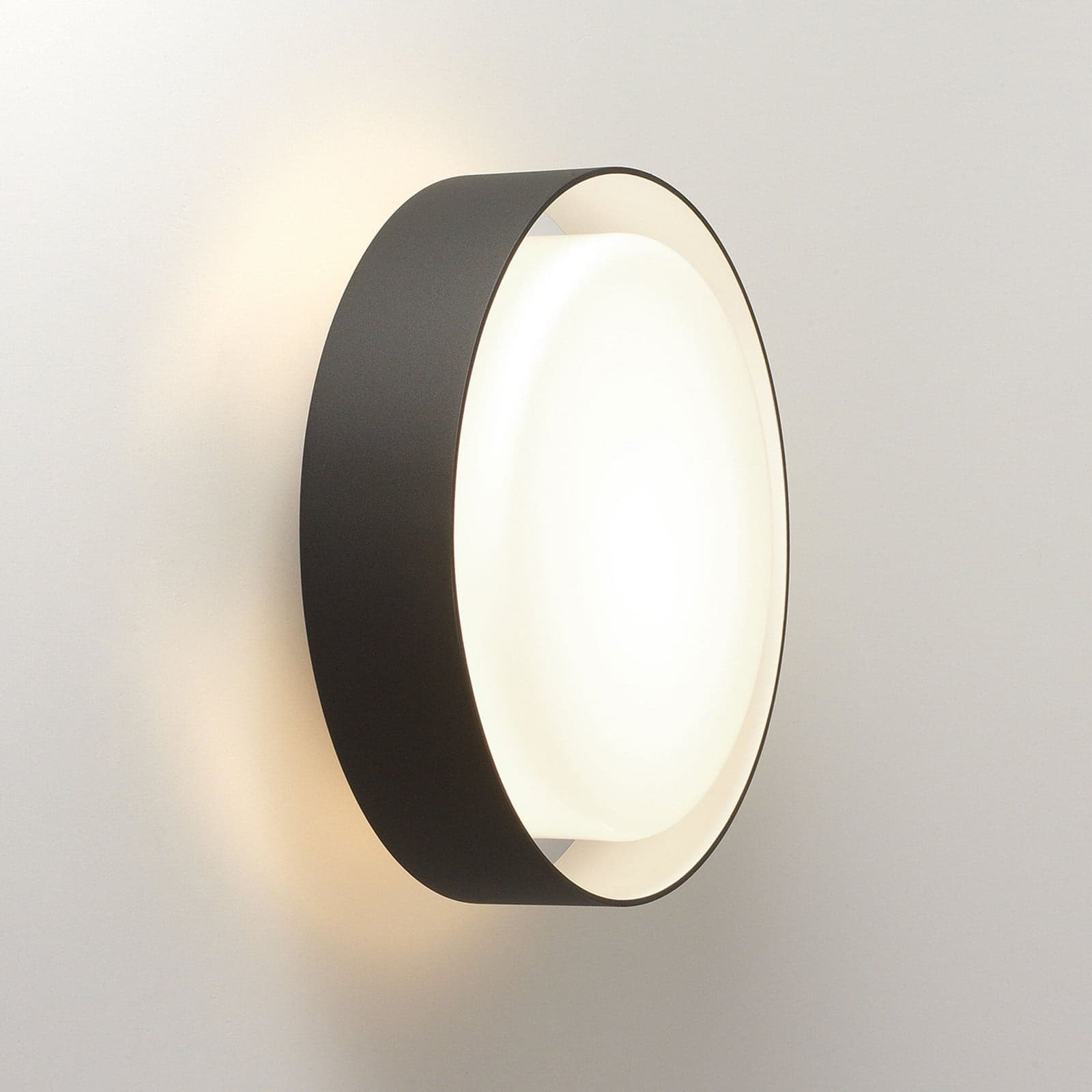 Plaff-On vegglampe/taklampe Ø33 IP54 svart – MARSET Plaff-on! - Entré - Design - Metall - Rund