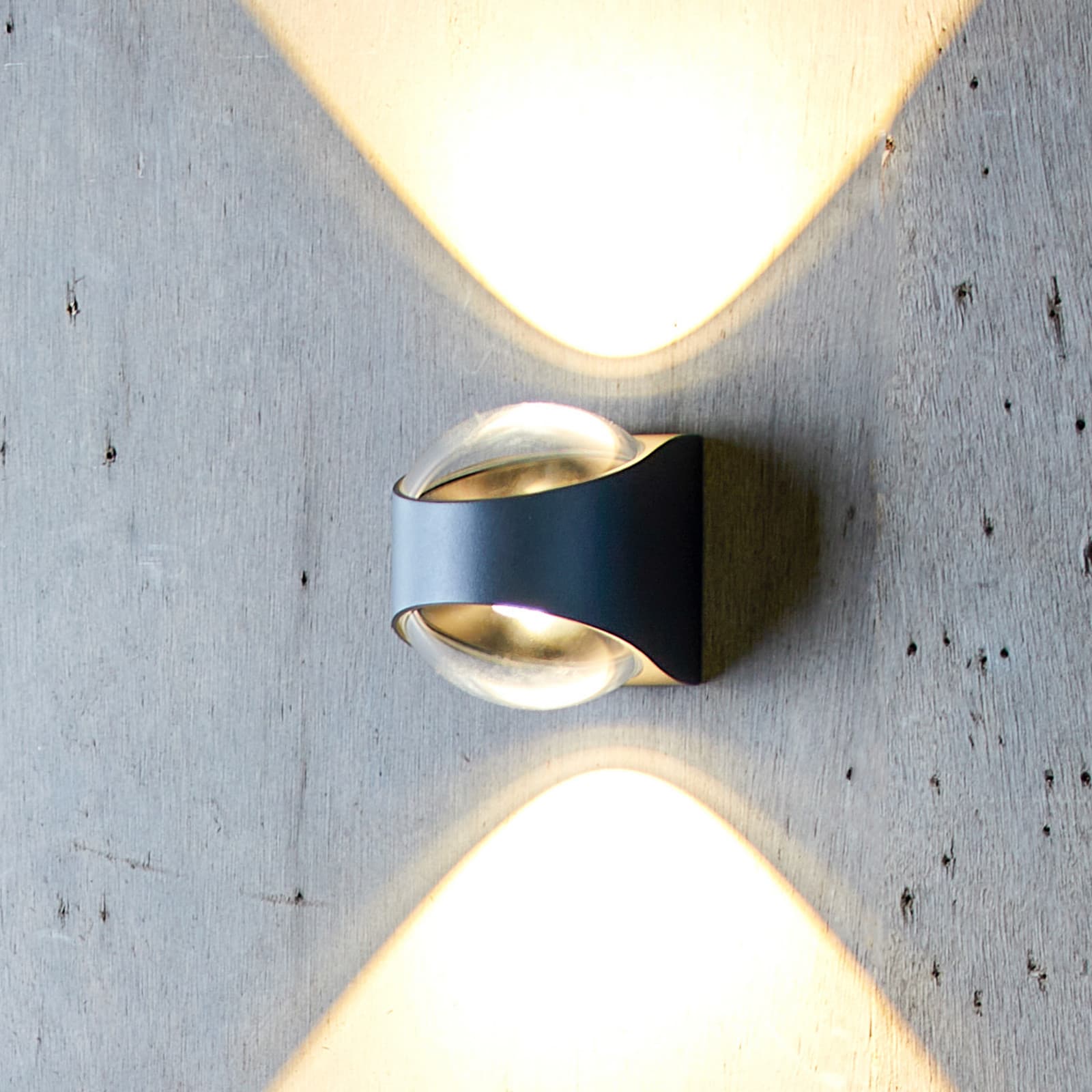 Saga utendørs vegglampe opp/ned svart - LOOM DESIGN - Terrasse - Moderne - Aluminium - Med flere lyskilder