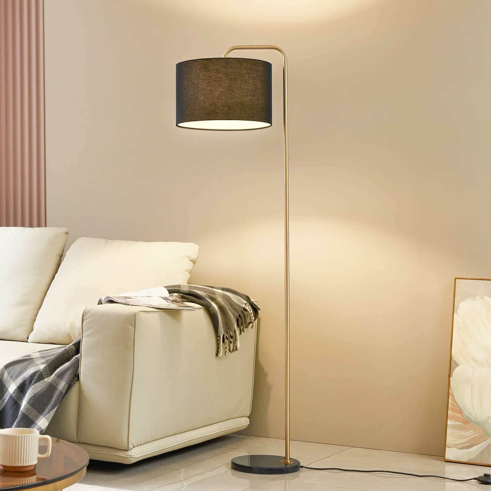 Hillary Gulvlampe Svart/Guld - Lindby - Stue - Moderne - Stoff / Tekstil - Med en lyskilde