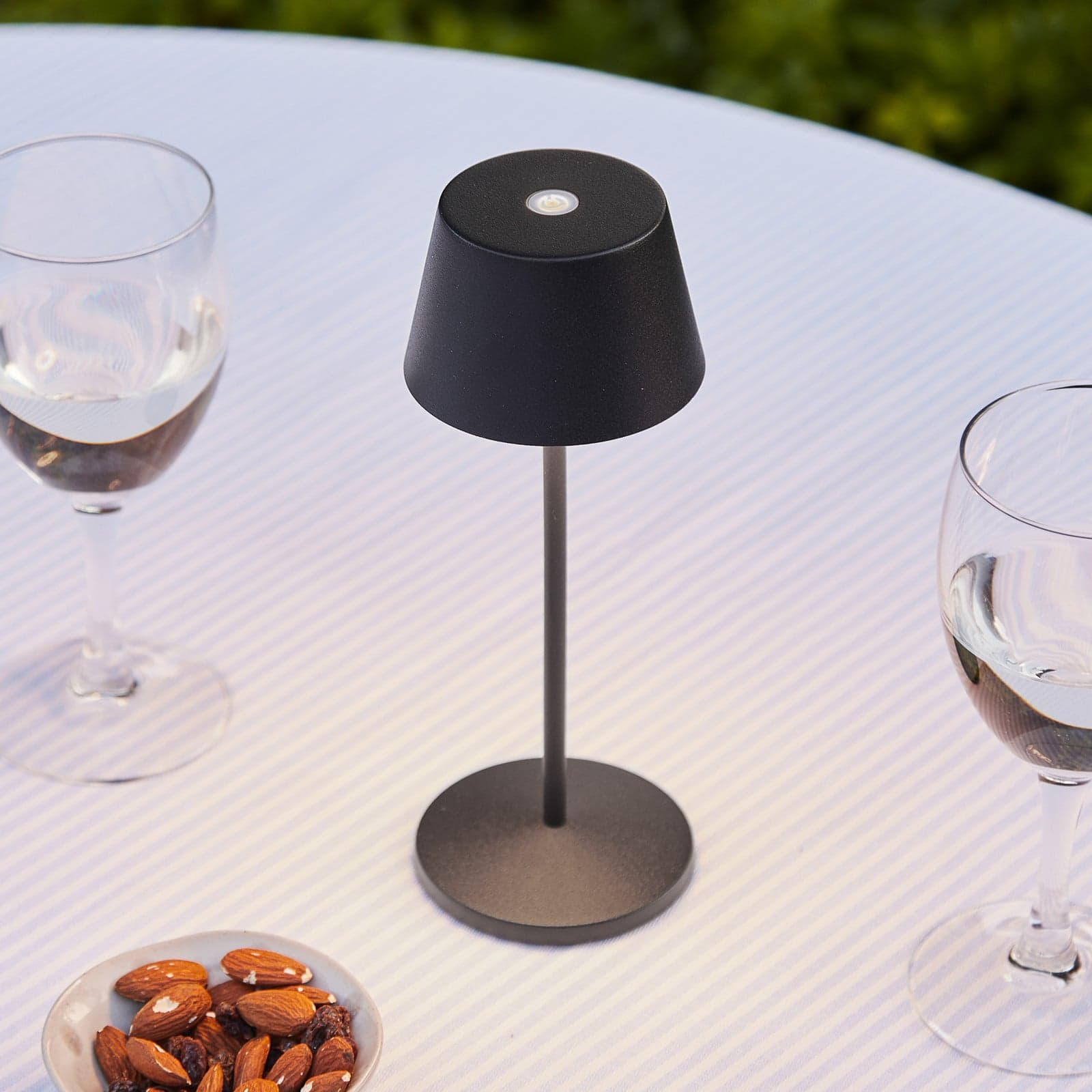 Modi Micro Portable bordlampe IP65 svart – LOOM DESIGN - Terrasse - Moderne - Aluminium - Med skjerm