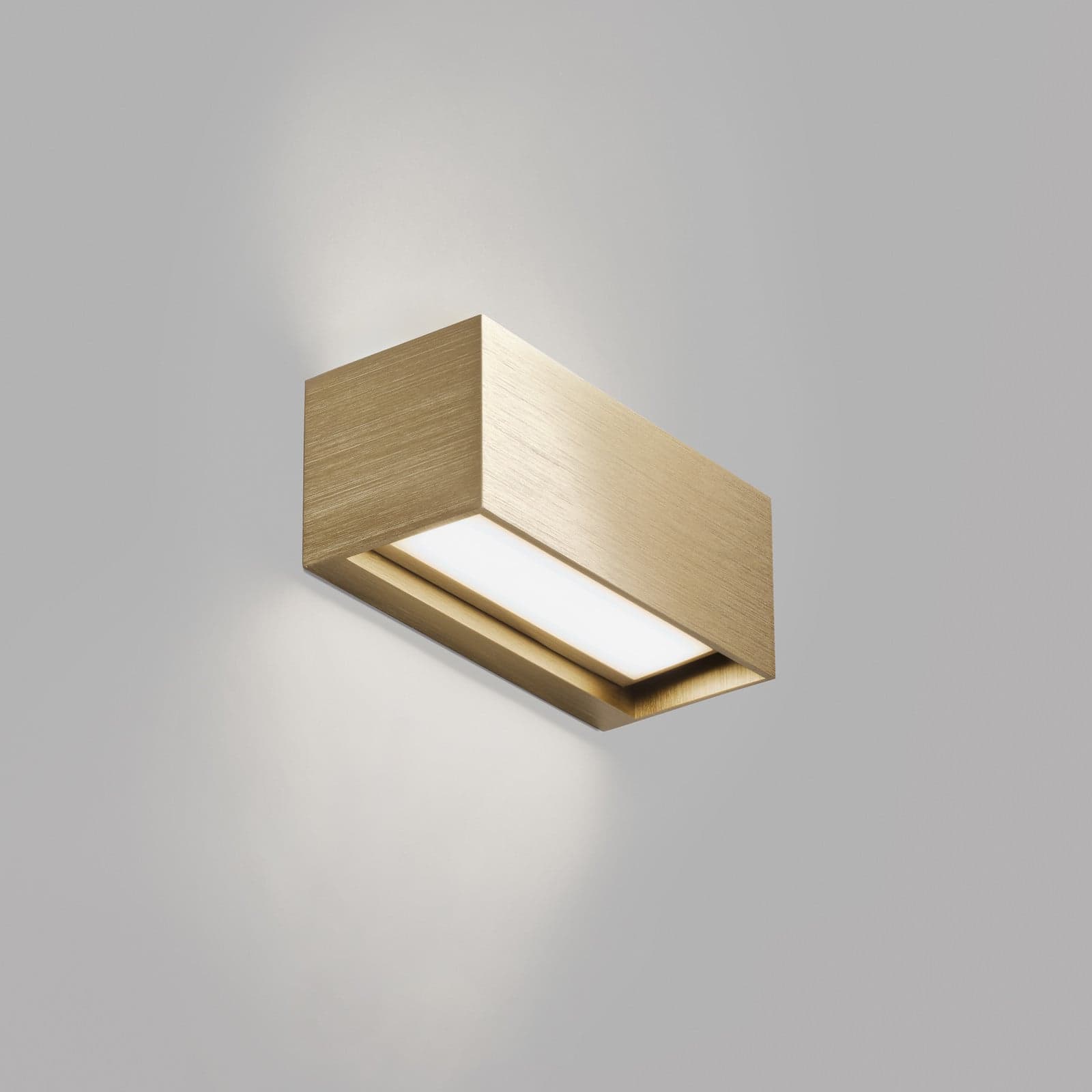 Linea W1 LED-vegglampe messing 15 cm, CCT, IP54 - Light-Point - Stue - Design - Aluminium - Med flere lyskilder