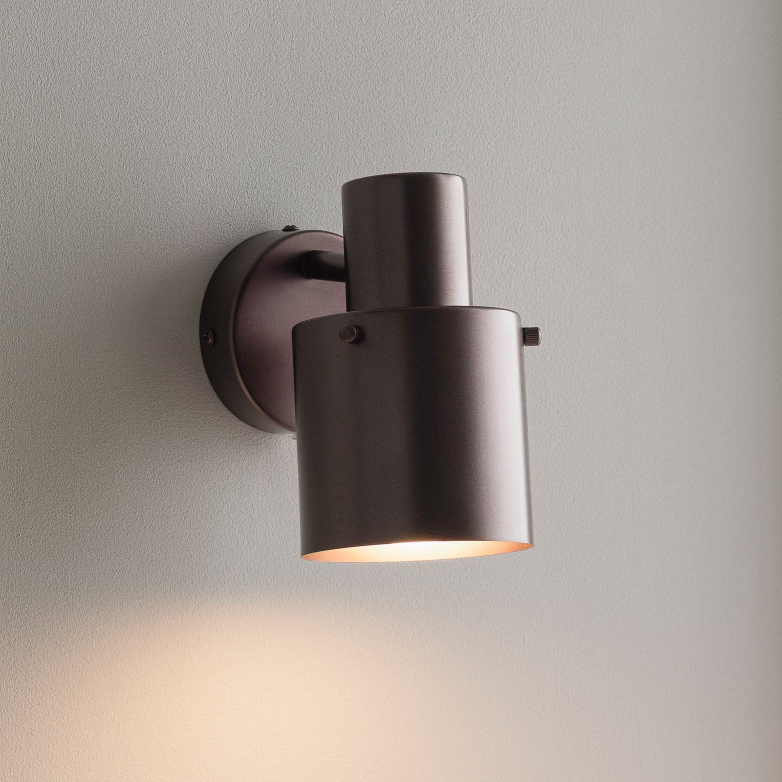 Clark veggspot, bredde 10 cm, bronsefarget – Globen Lighting - Stue - Skandinavisk - Metall - Med en lyskilde