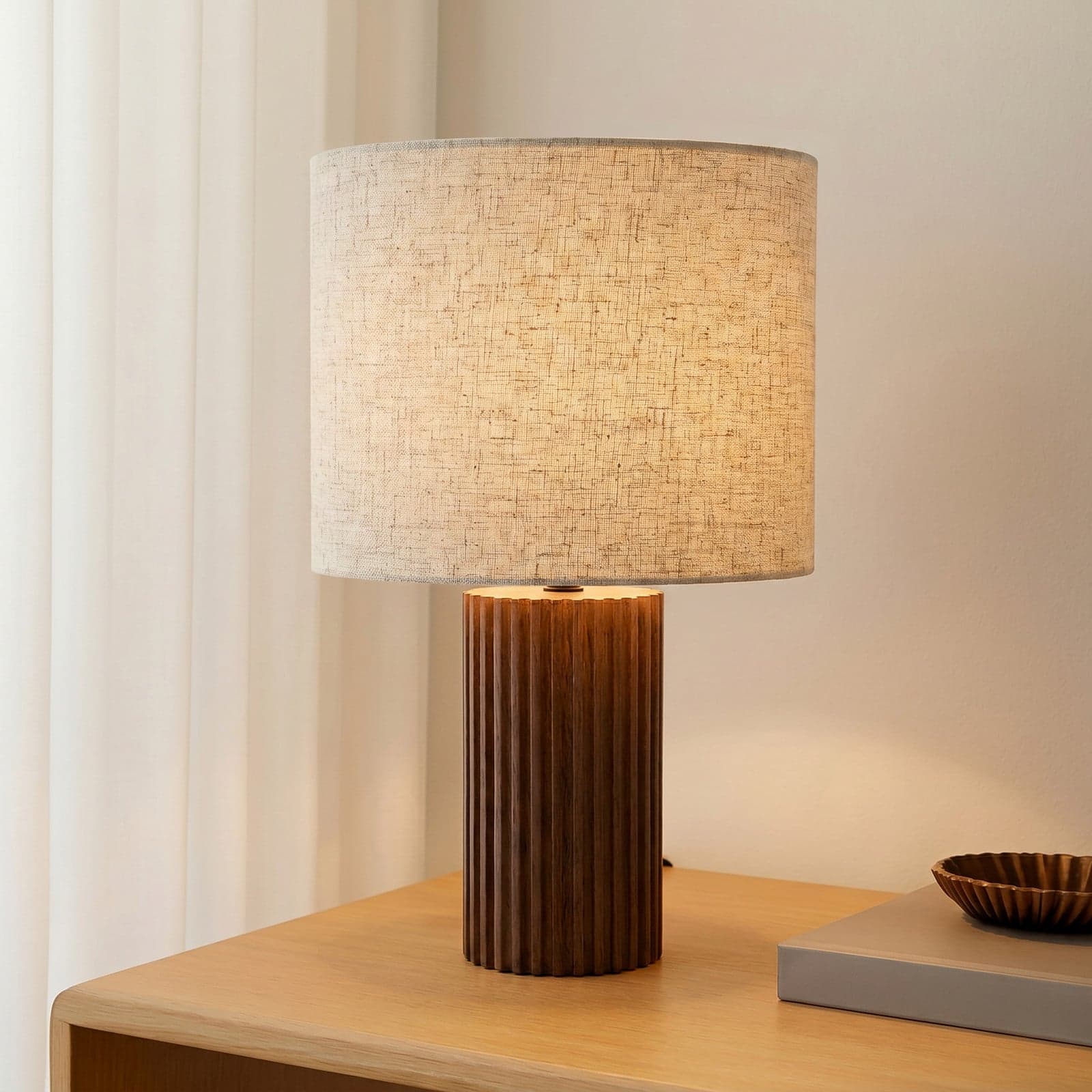 Kimiko bordlampe, valnøttre, tekstil, høyde 38 cm, E27 – Lindby - Stue - Skandinavisk - Stoff / Tekstil - Med skjerm