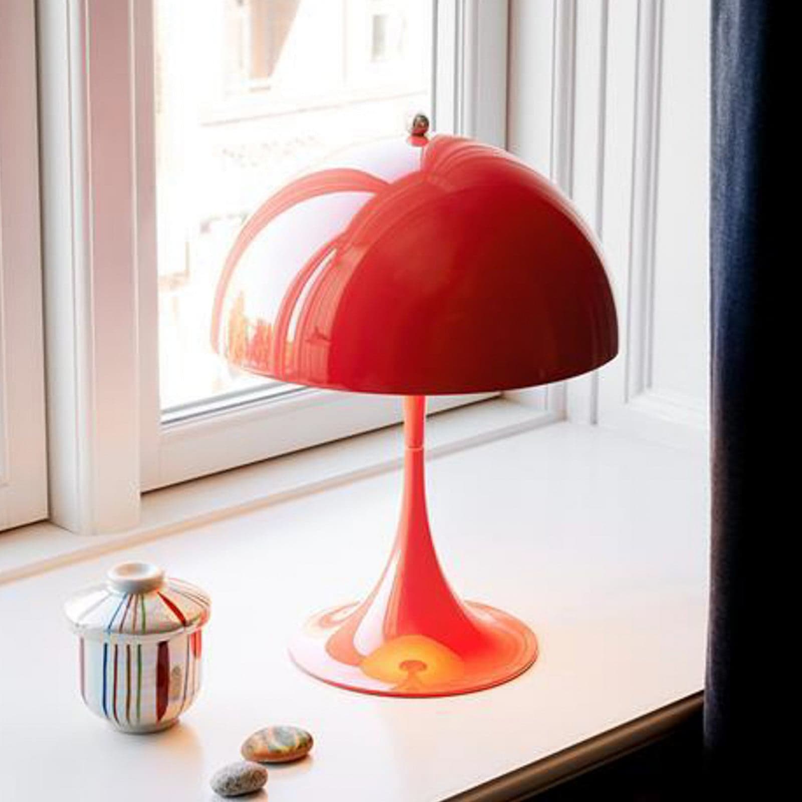 Panthella 250 PORTABLE batterilampe korallrød - Louis Poulsen - Stue - Moderne - Plast - Med skjerm