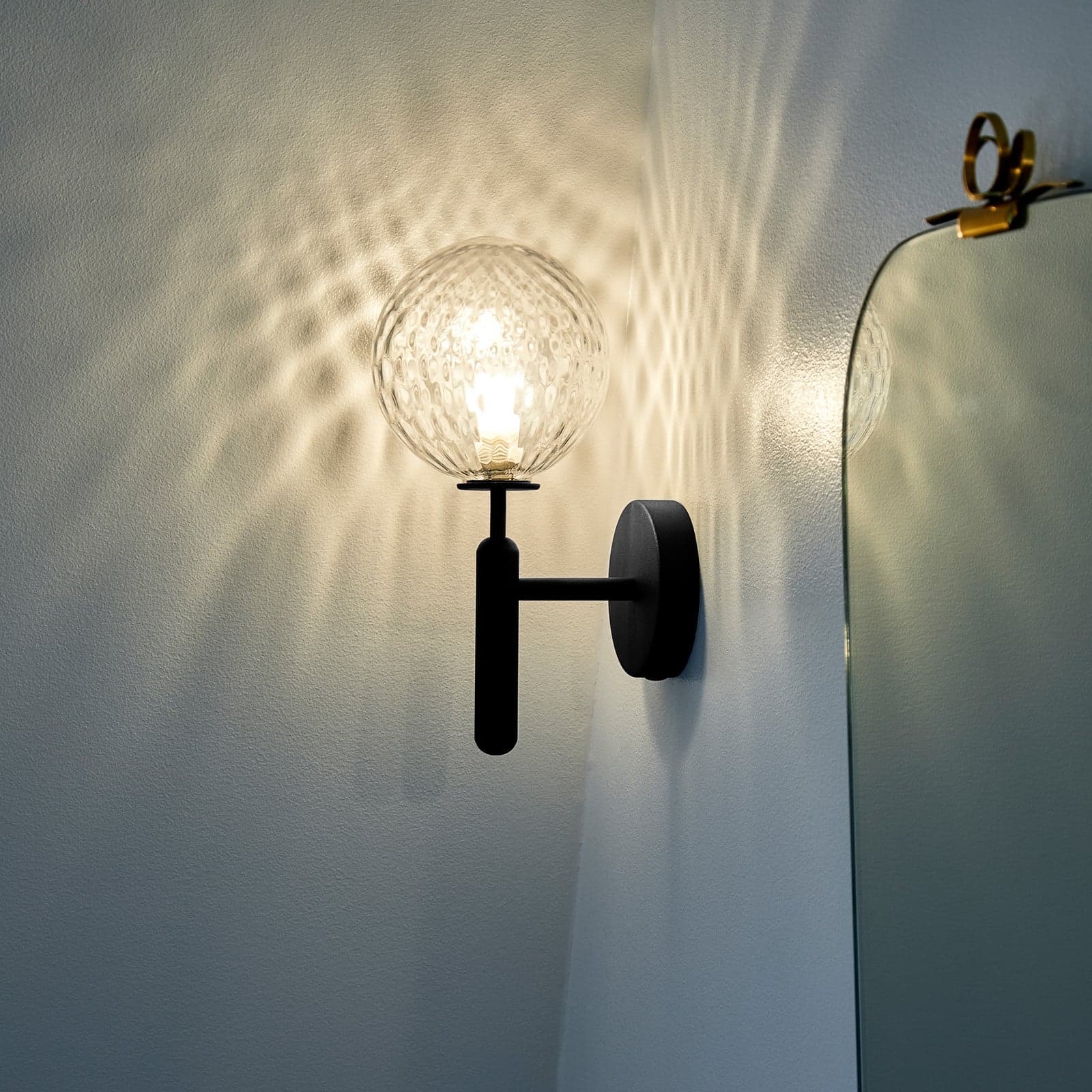 Miira Vegglampe Rock Grey/Optic Clear - Nuura Miira Wall Nuura Aps - Stue - Design - Metall - Kule