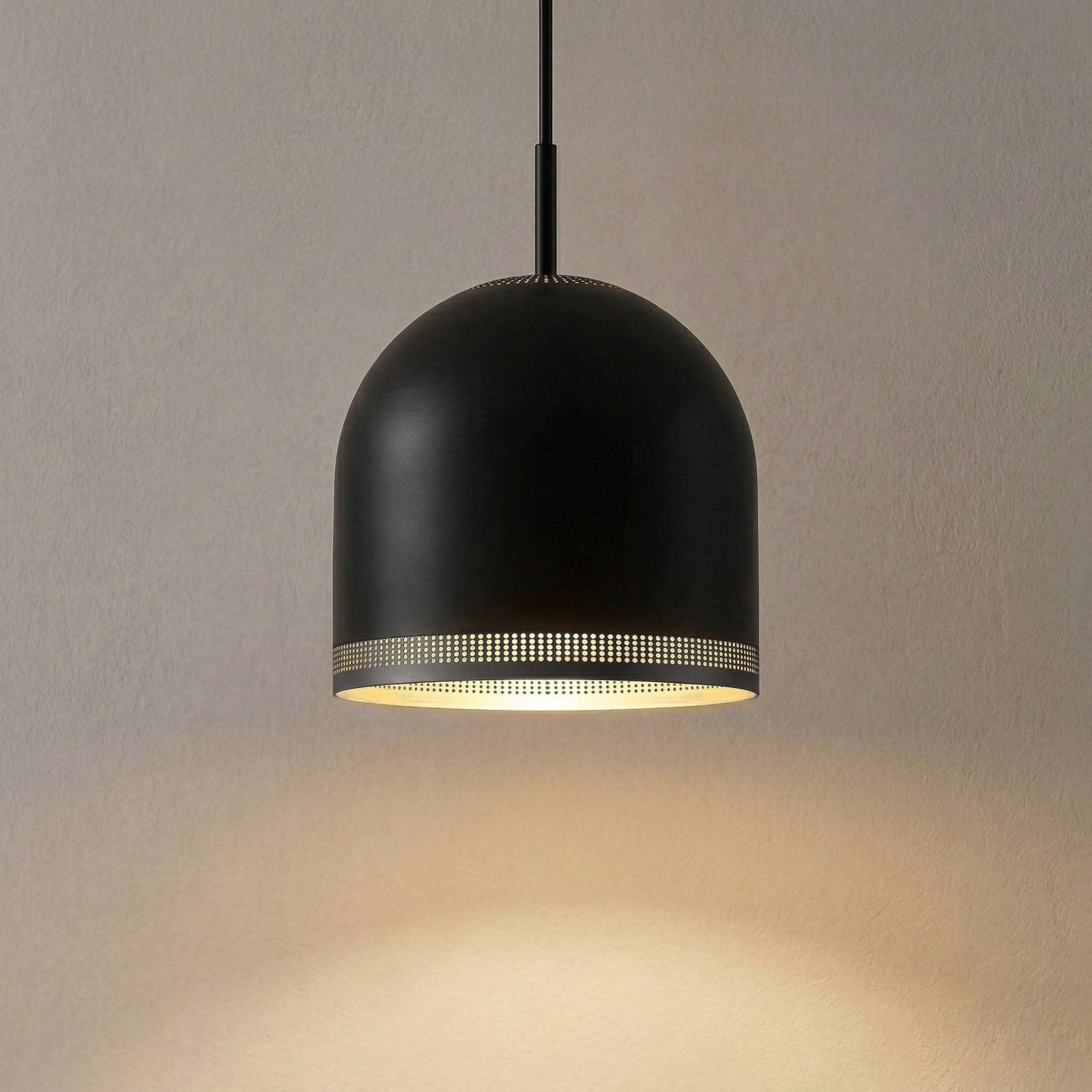 Oura hengelampe, Ø 25 cm, svart, jern, E27 - Nola - Spisestue - Skandinavisk - Metall - Med en lyskilde
