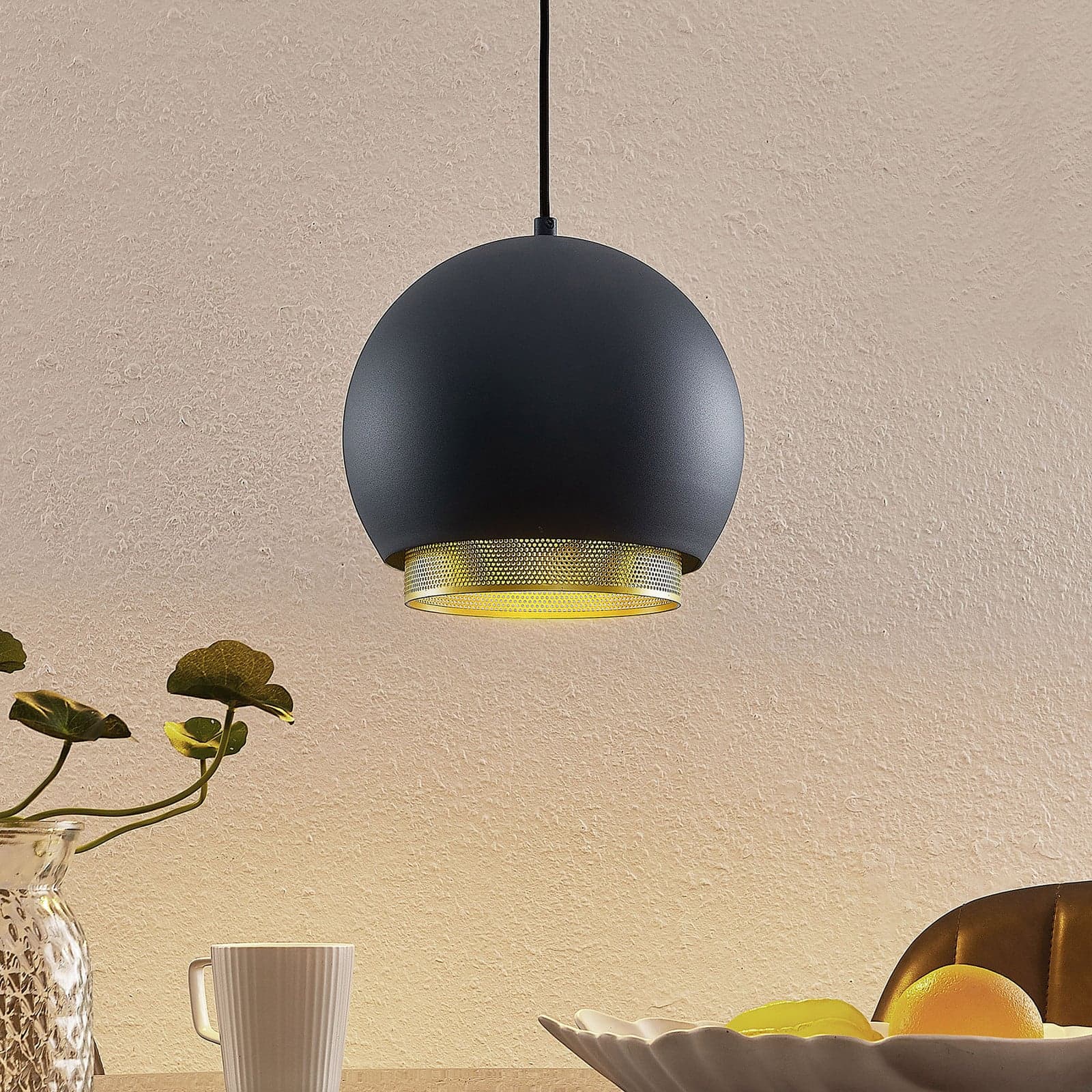 Sivaniel Pendel Ø25 Black/Gold - Lucande - Stue - Design - Metall - Med en lyskilde
