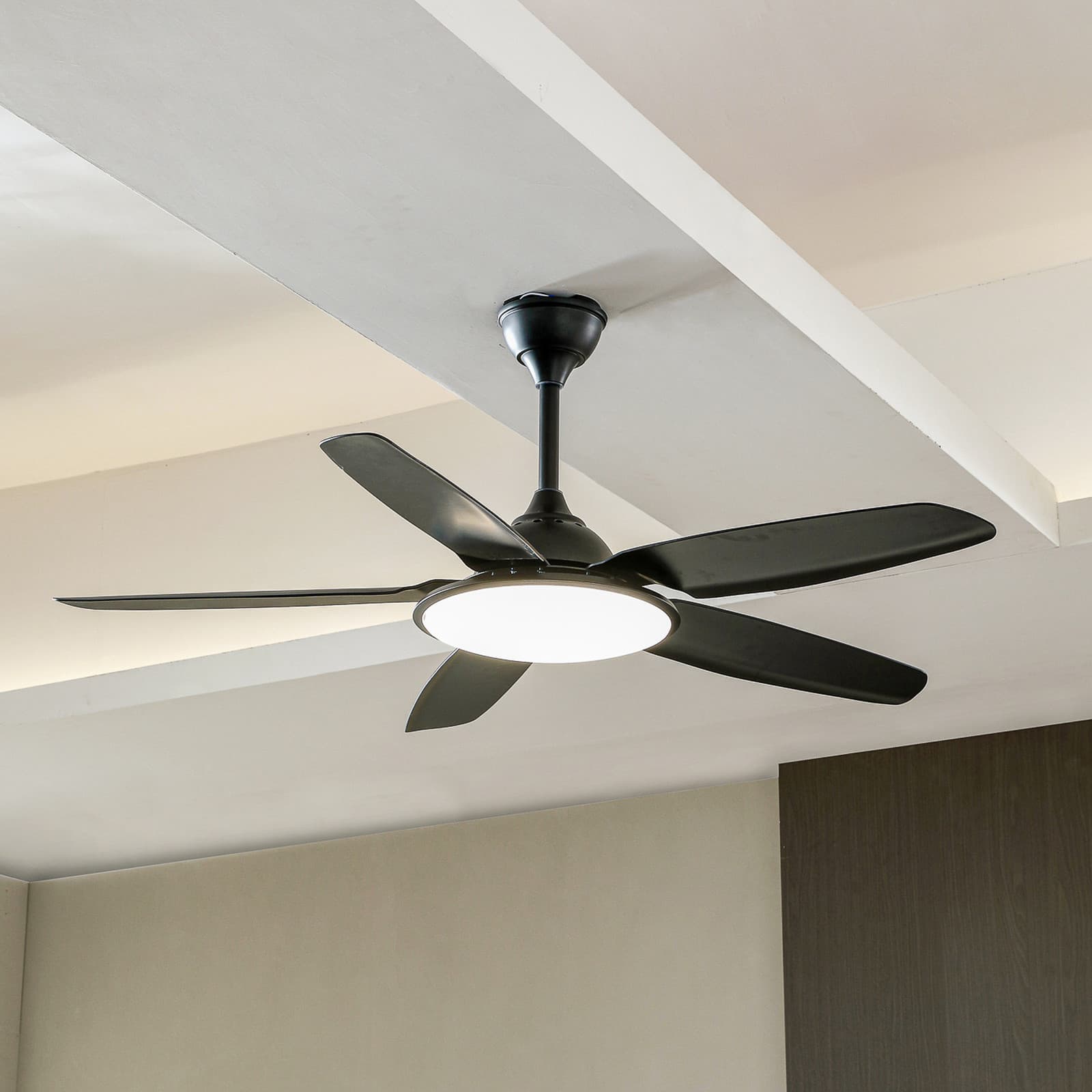 Divian LED-takvifte, svart, DC, stillegående, CCT – Lucande - Stue - Moderne - Metall - Med en lyskilde