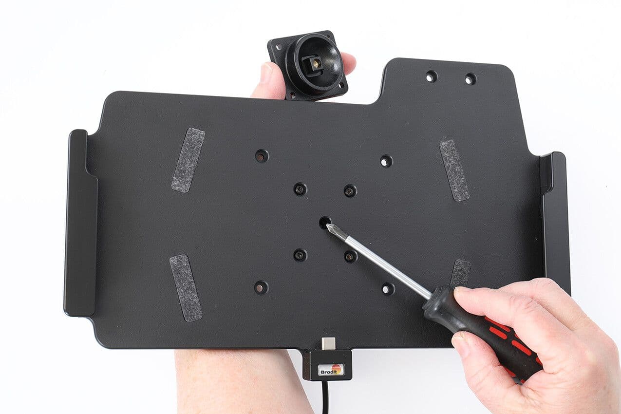 Brodit Aktiv holder med USB-kabel og sigarettadapter 721474