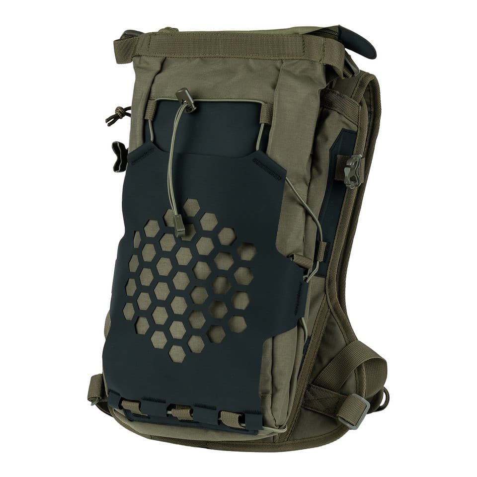 101 INC Tactical Hydration Backpack + 2L Waterbladder (Color: Green)