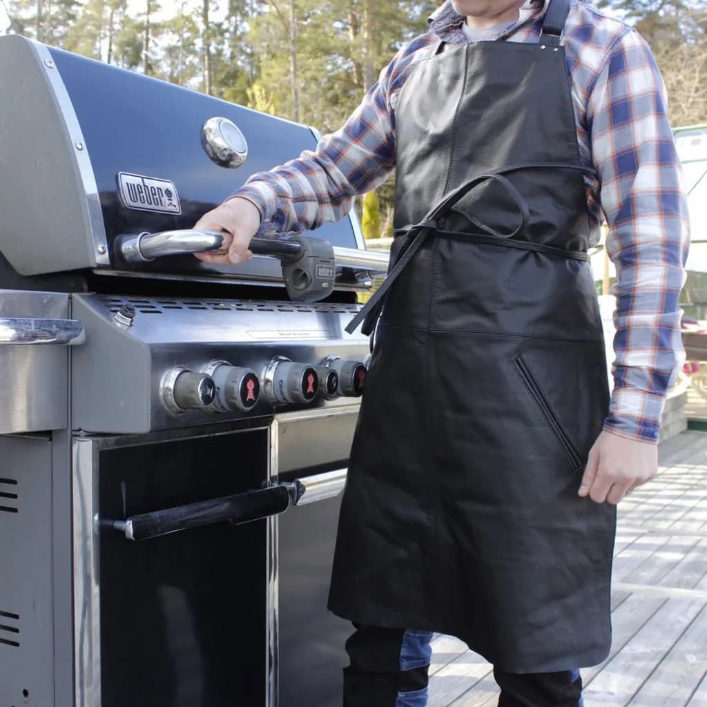 Proelia Apron Buffalo Hide (Color: Black)